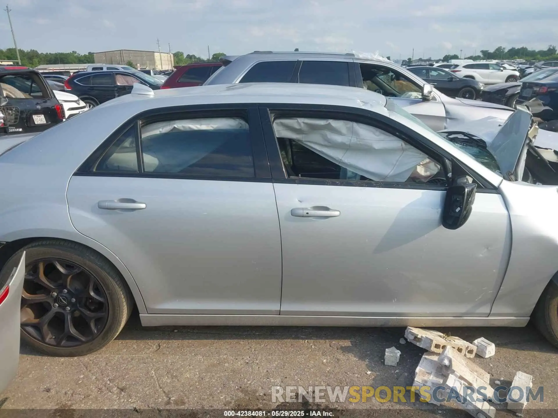 12 Photograph of a damaged car 2C3CCAAG7KH758684 CHRYSLER 300 2019