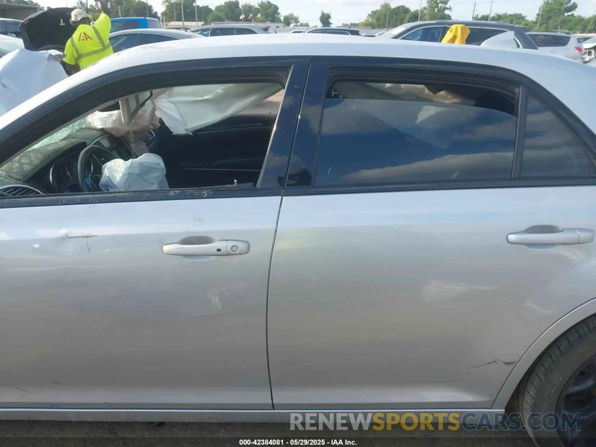 13 Photograph of a damaged car 2C3CCAAG7KH758684 CHRYSLER 300 2019