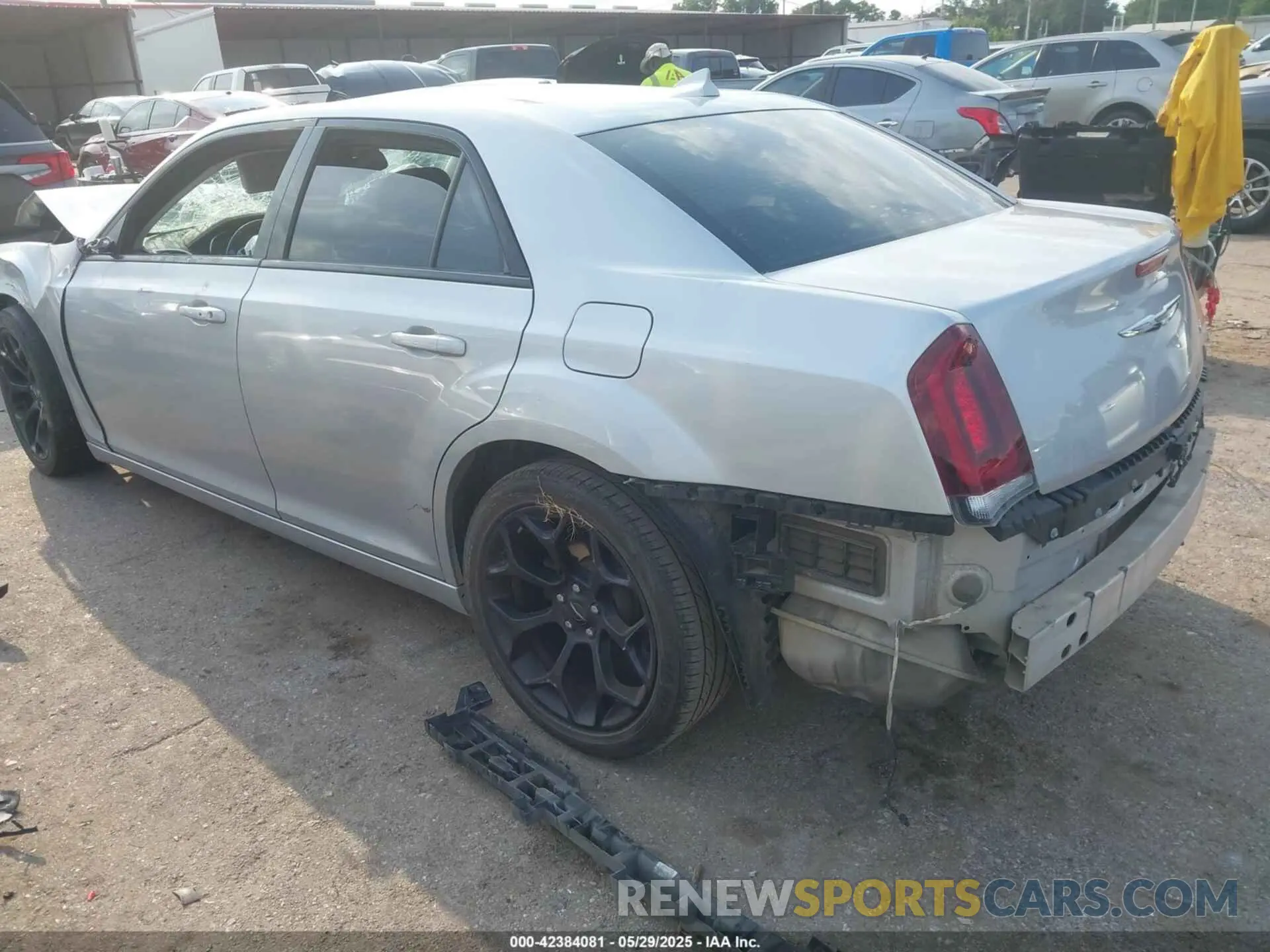 3 Photograph of a damaged car 2C3CCAAG7KH758684 CHRYSLER 300 2019