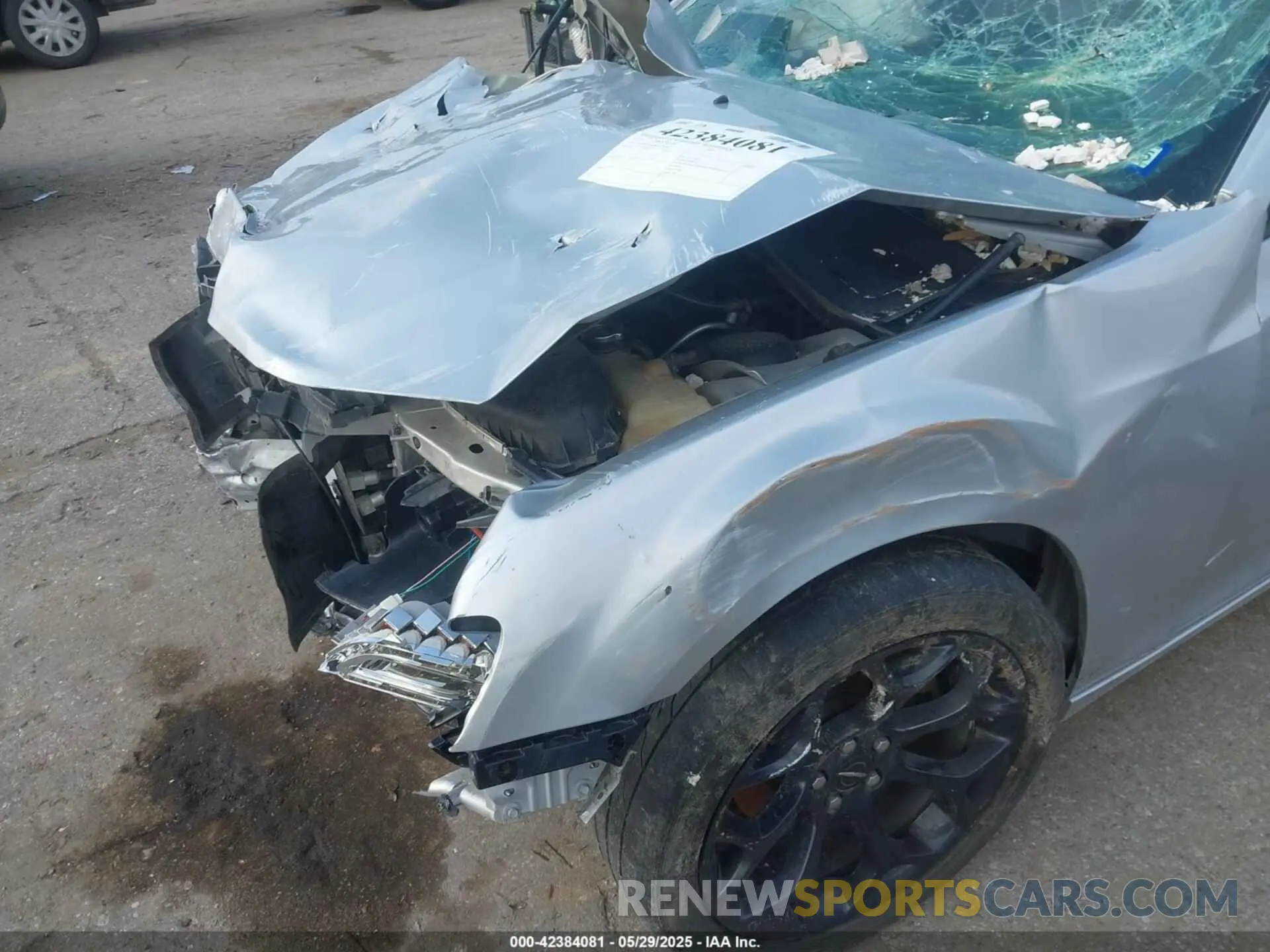 6 Photograph of a damaged car 2C3CCAAG7KH758684 CHRYSLER 300 2019