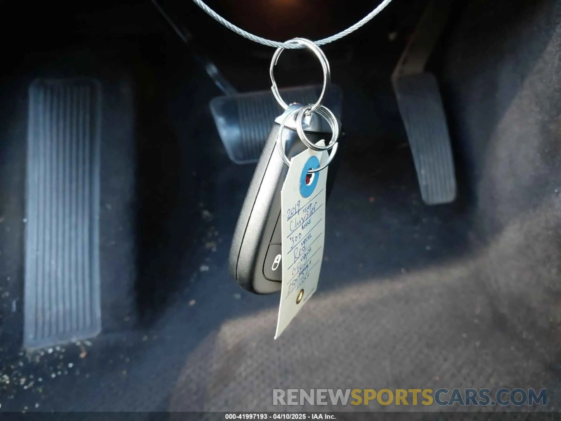 11 Photograph of a damaged car 2C3CCAAG8KH500965 CHRYSLER 300 2019