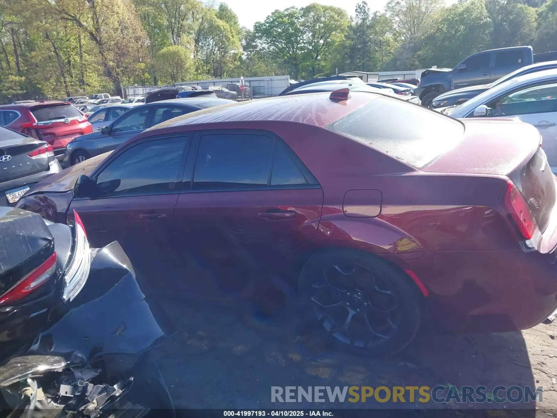 14 Photograph of a damaged car 2C3CCAAG8KH500965 CHRYSLER 300 2019