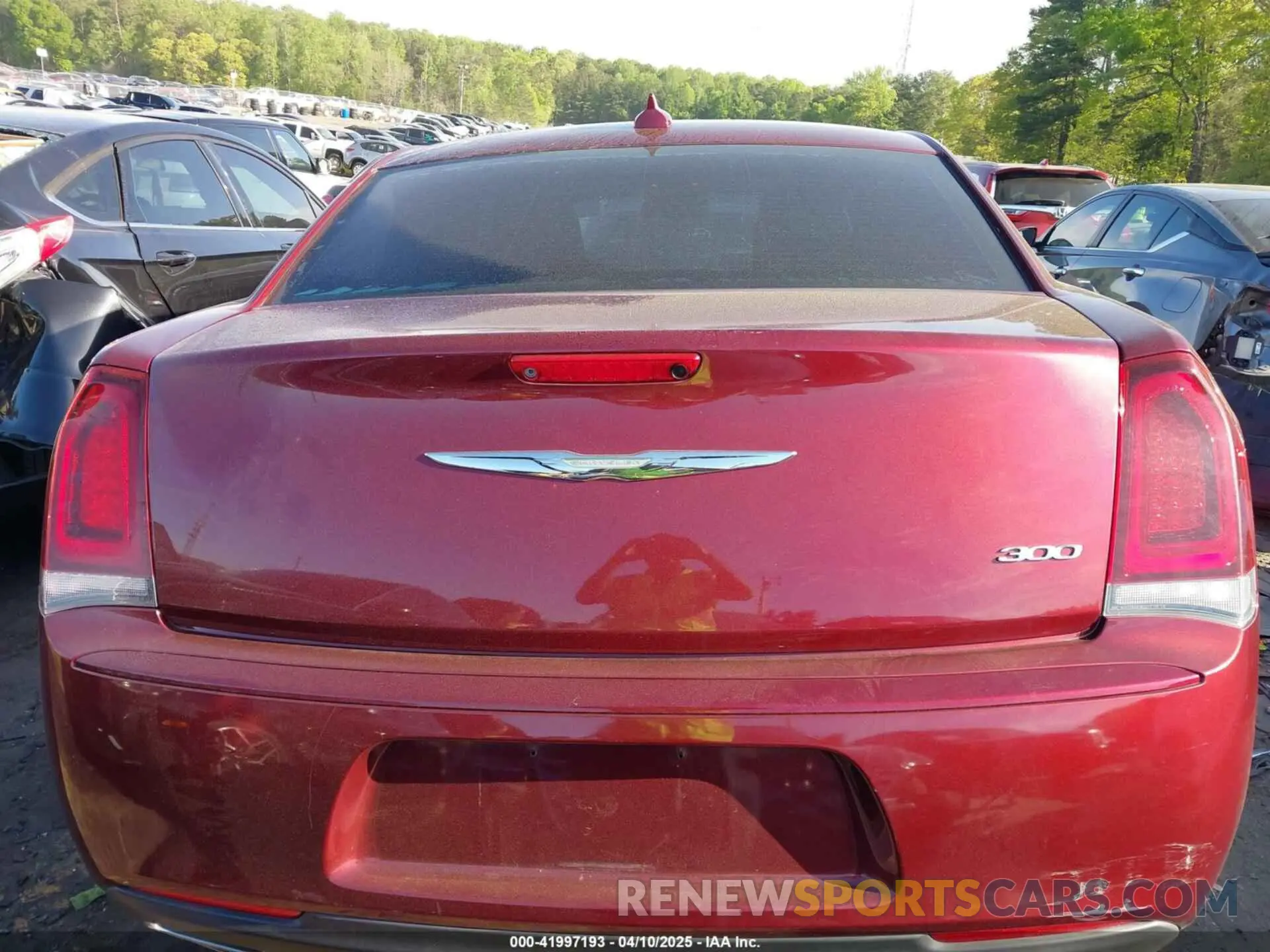 16 Photograph of a damaged car 2C3CCAAG8KH500965 CHRYSLER 300 2019