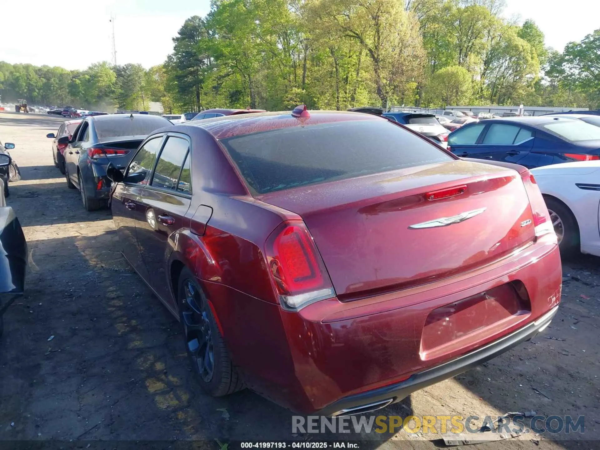 3 Photograph of a damaged car 2C3CCAAG8KH500965 CHRYSLER 300 2019