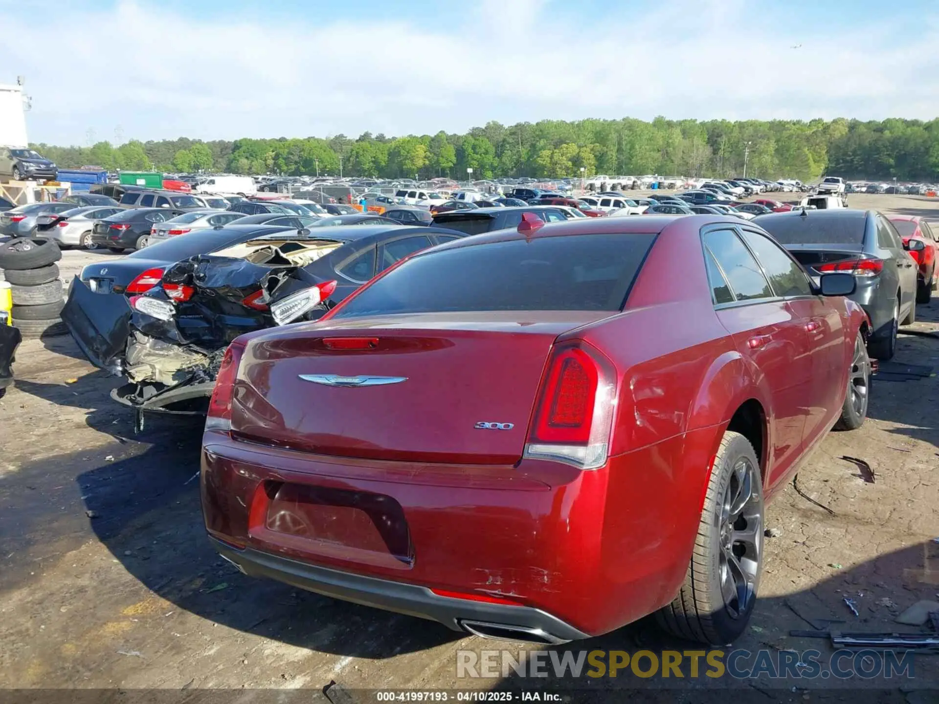 4 Photograph of a damaged car 2C3CCAAG8KH500965 CHRYSLER 300 2019