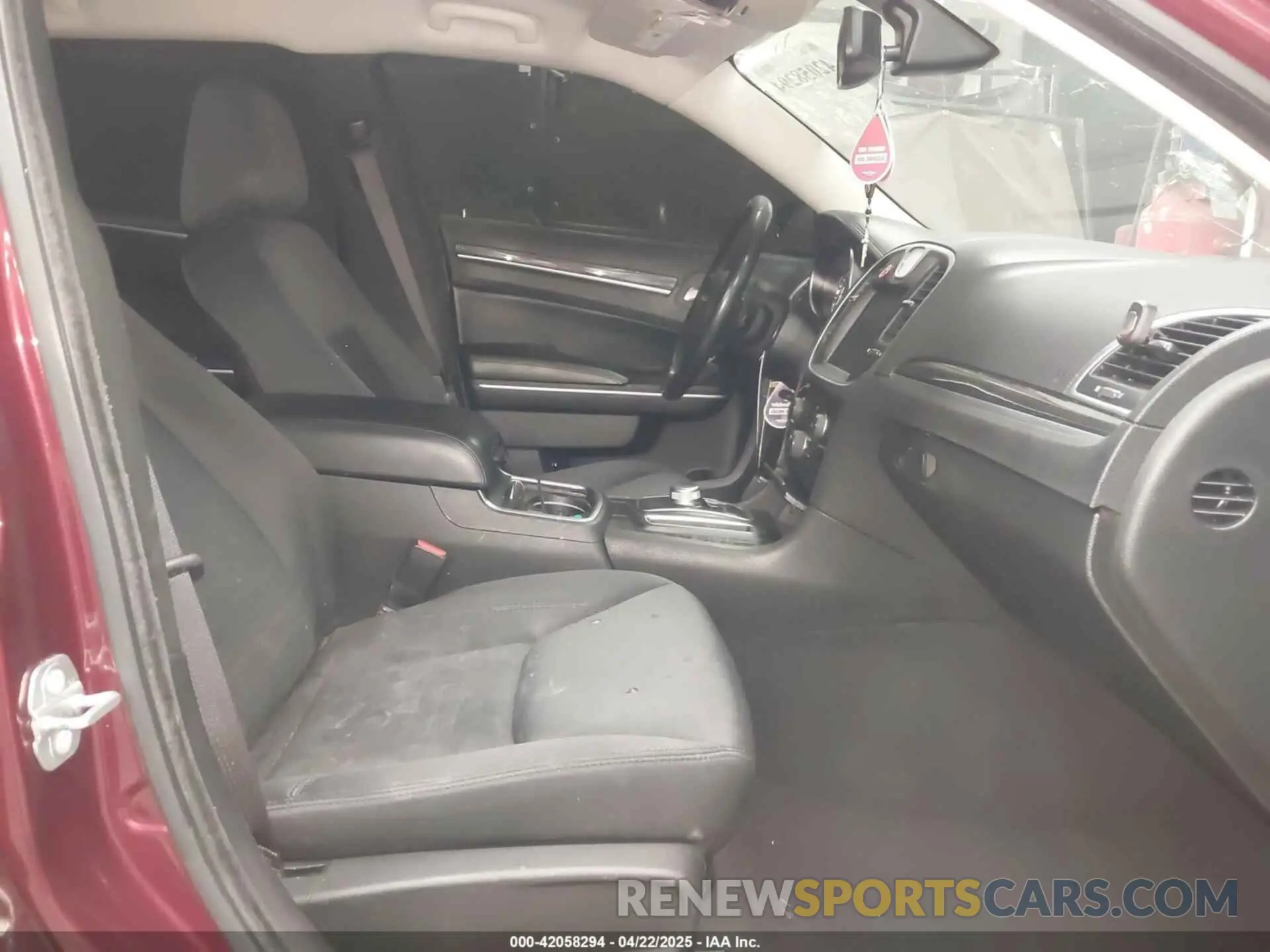 5 Photograph of a damaged car 2C3CCAAG8KH728870 CHRYSLER 300 2019