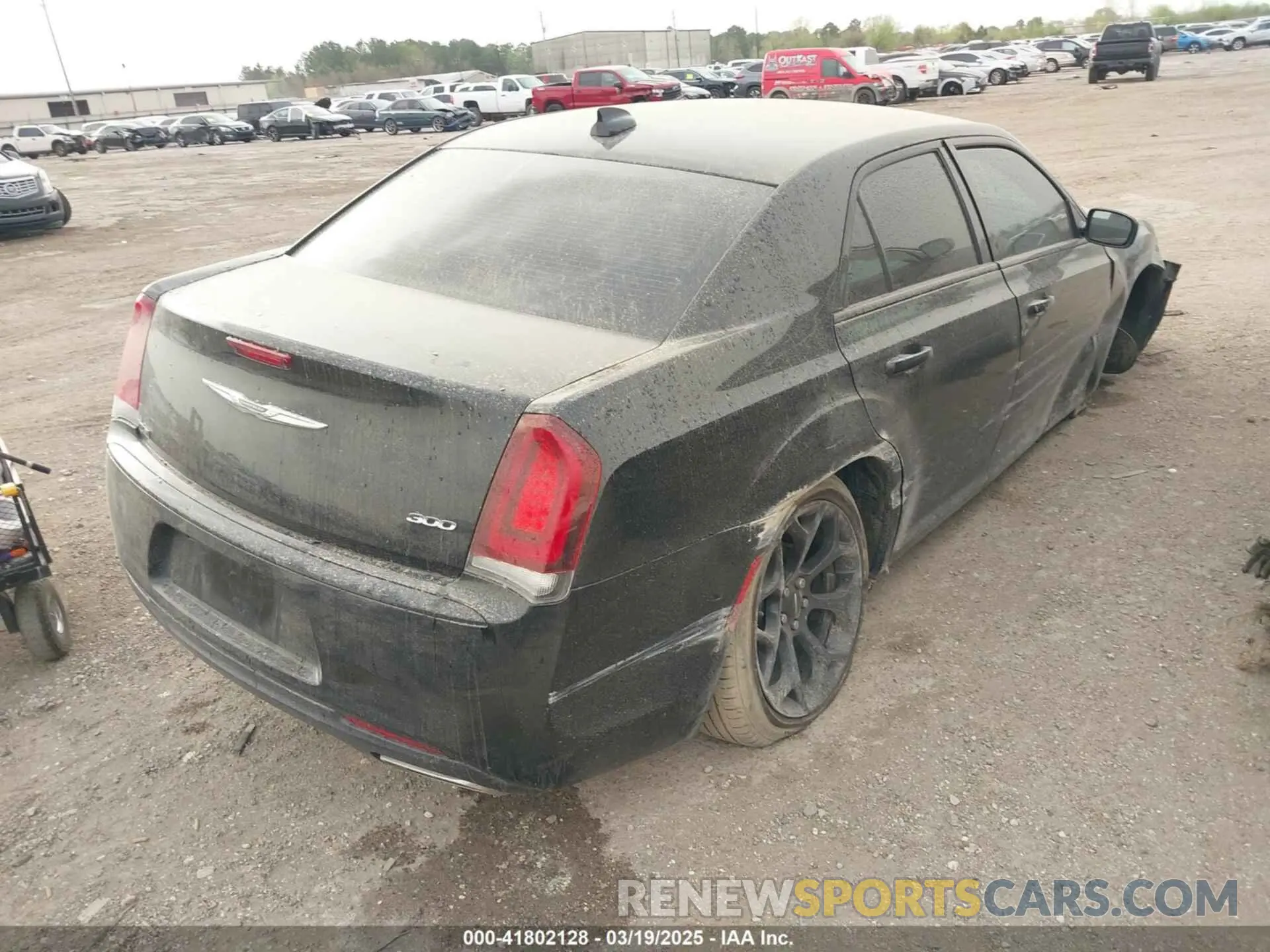 4 Photograph of a damaged car 2C3CCAAG8KH728996 CHRYSLER 300 2019