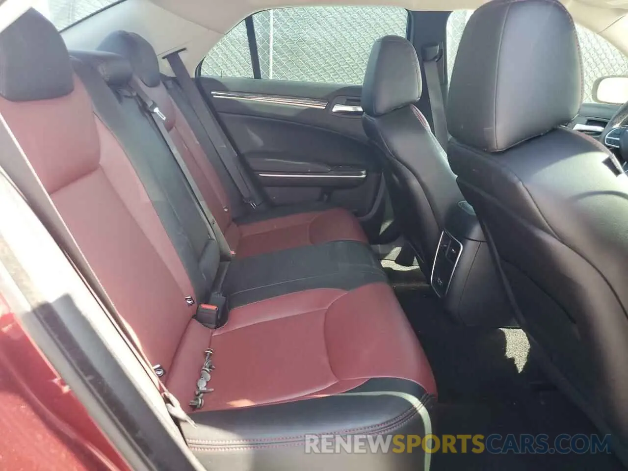 10 Photograph of a damaged car 2C3CCAAG8KH745877 CHRYSLER 300 2019