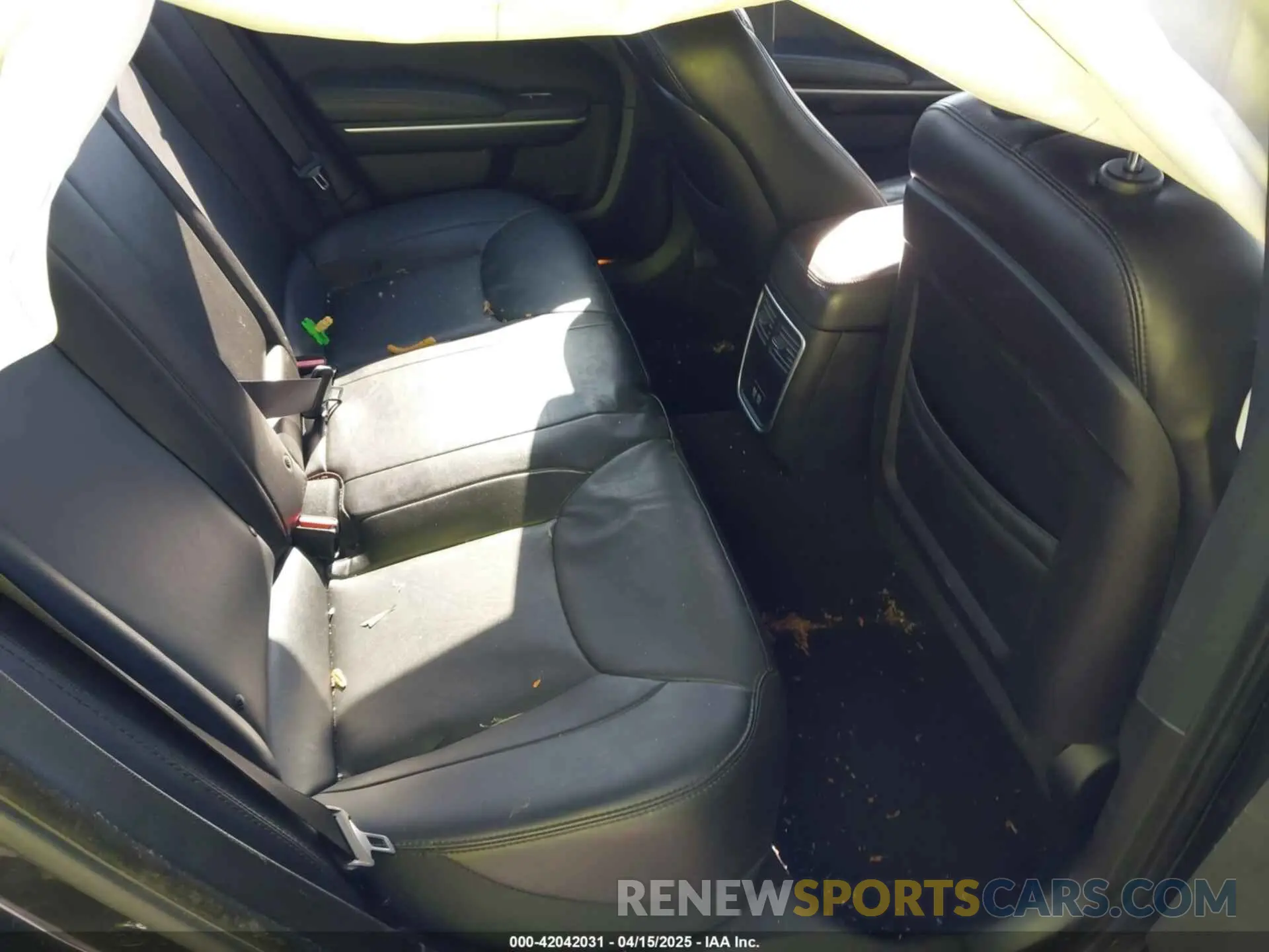 8 Photograph of a damaged car 2C3CCAAG9KH593494 CHRYSLER 300 2019