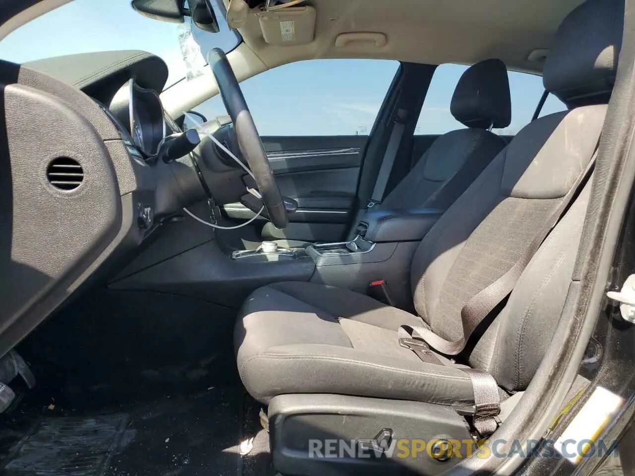 7 Photograph of a damaged car 2C3CCAAG9KH610374 CHRYSLER 300 2019