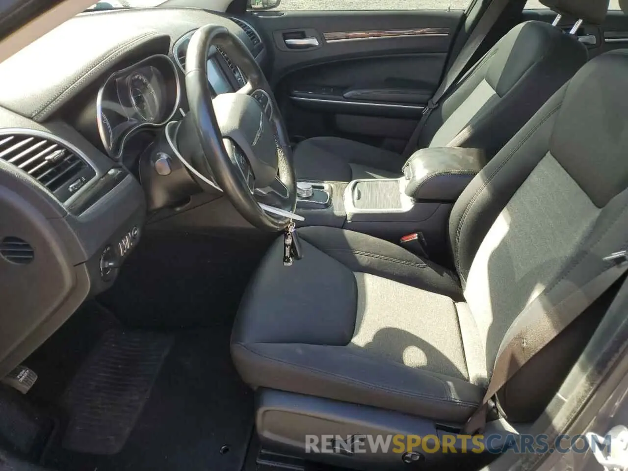 7 Photograph of a damaged car 2C3CCAAG9KH700902 CHRYSLER 300 2019