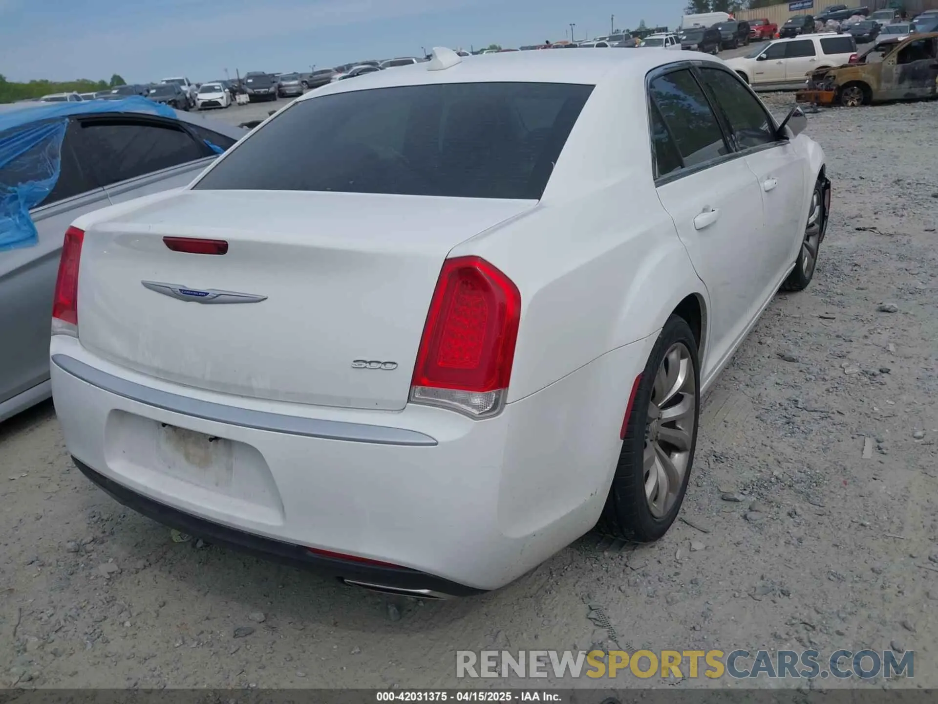 4 Photograph of a damaged car 2C3CCAAG9KH723015 CHRYSLER 300 2019