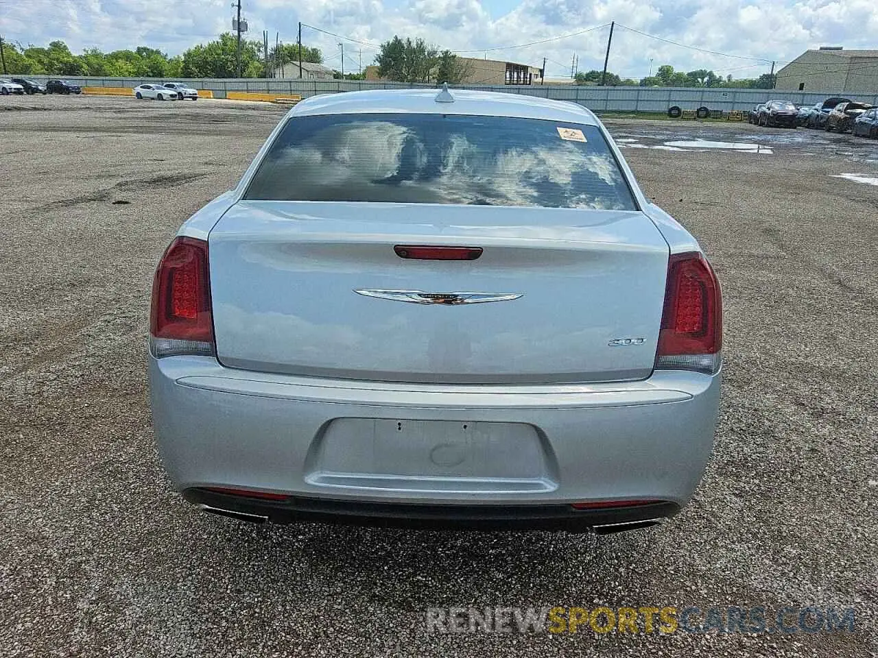6 Photograph of a damaged car 2C3CCAAG9KH733284 CHRYSLER 300 2019