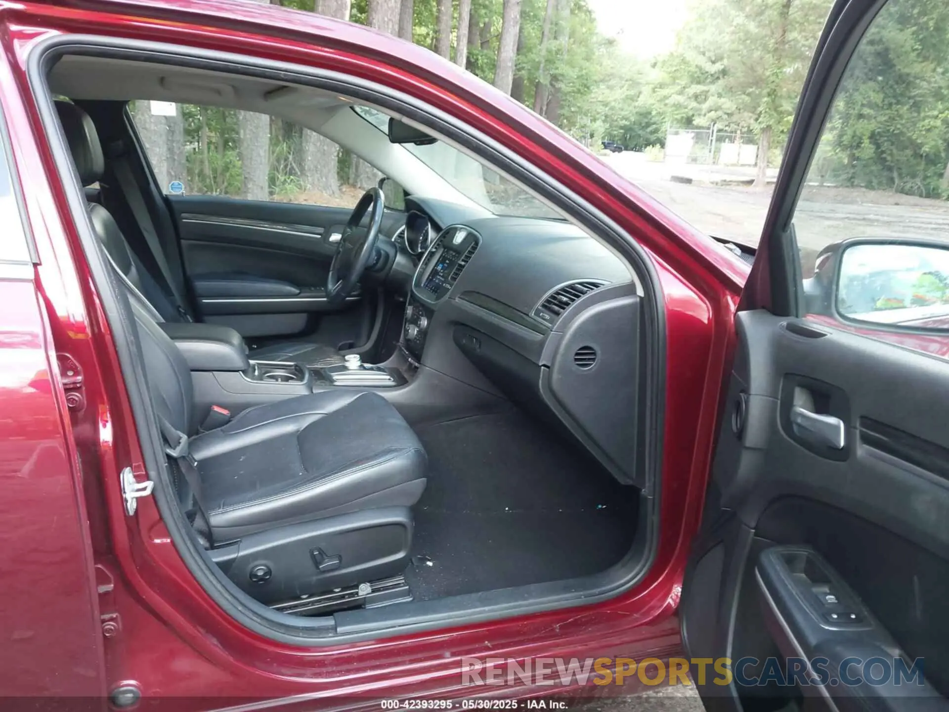 5 Photograph of a damaged car 2C3CCAAGXKH548001 CHRYSLER 300 2019