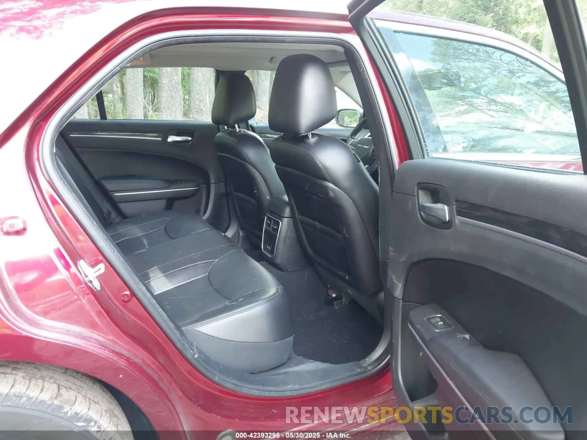 8 Photograph of a damaged car 2C3CCAAGXKH548001 CHRYSLER 300 2019
