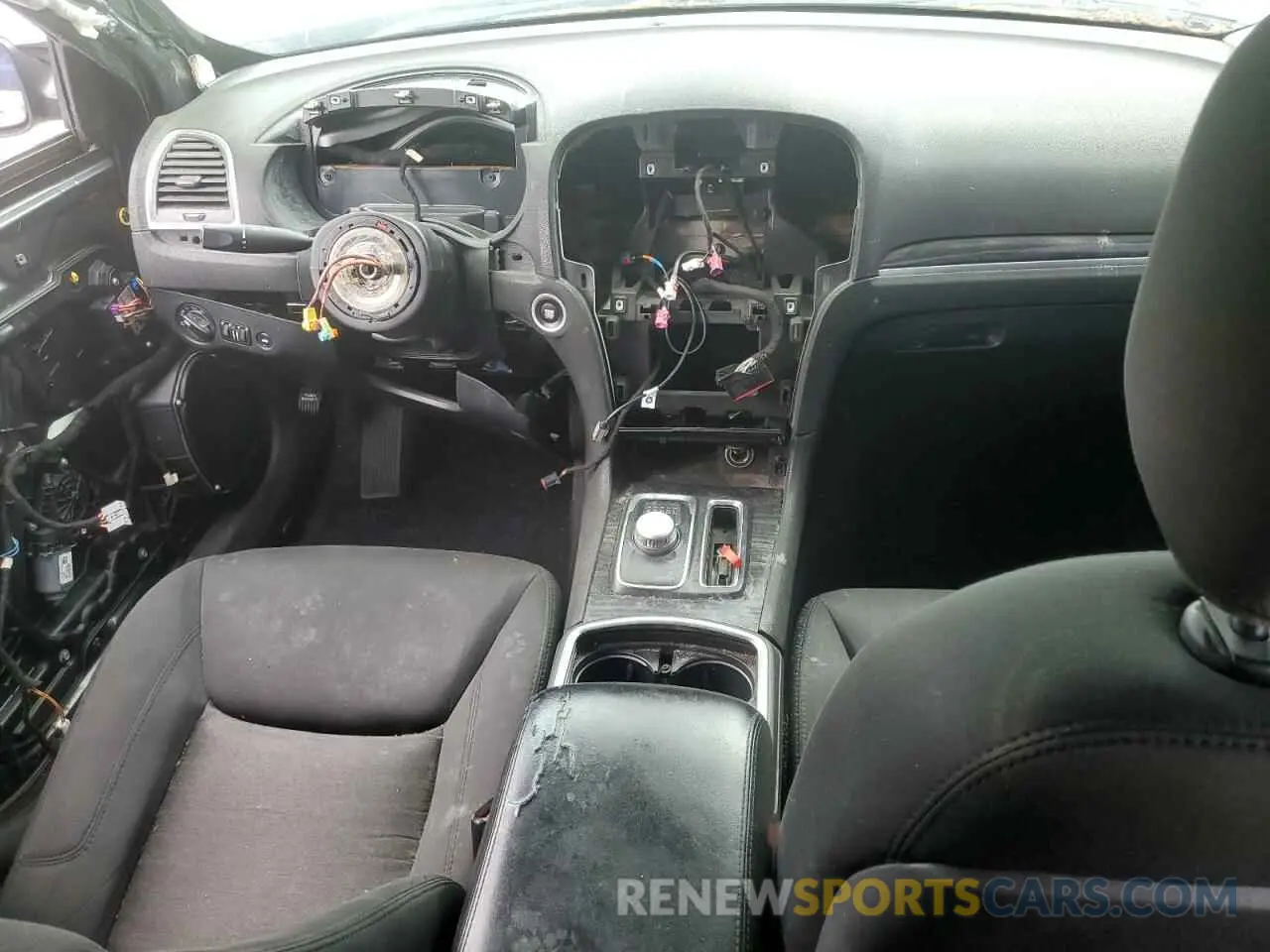8 Photograph of a damaged car 2C3CCAAGXKH610268 CHRYSLER 300 2019