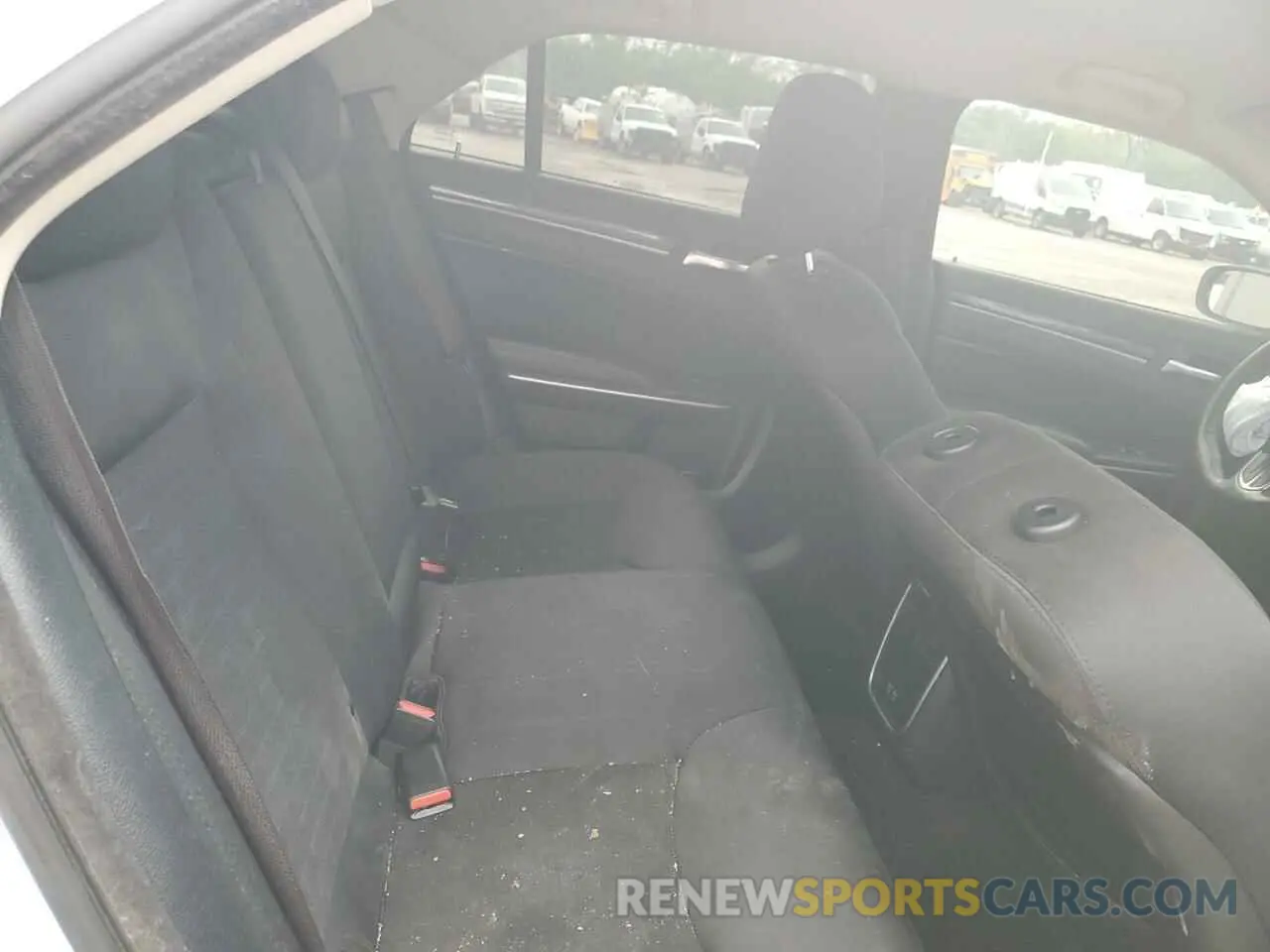 10 Photograph of a damaged car 2C3CCAAGXKH755469 CHRYSLER 300 2019