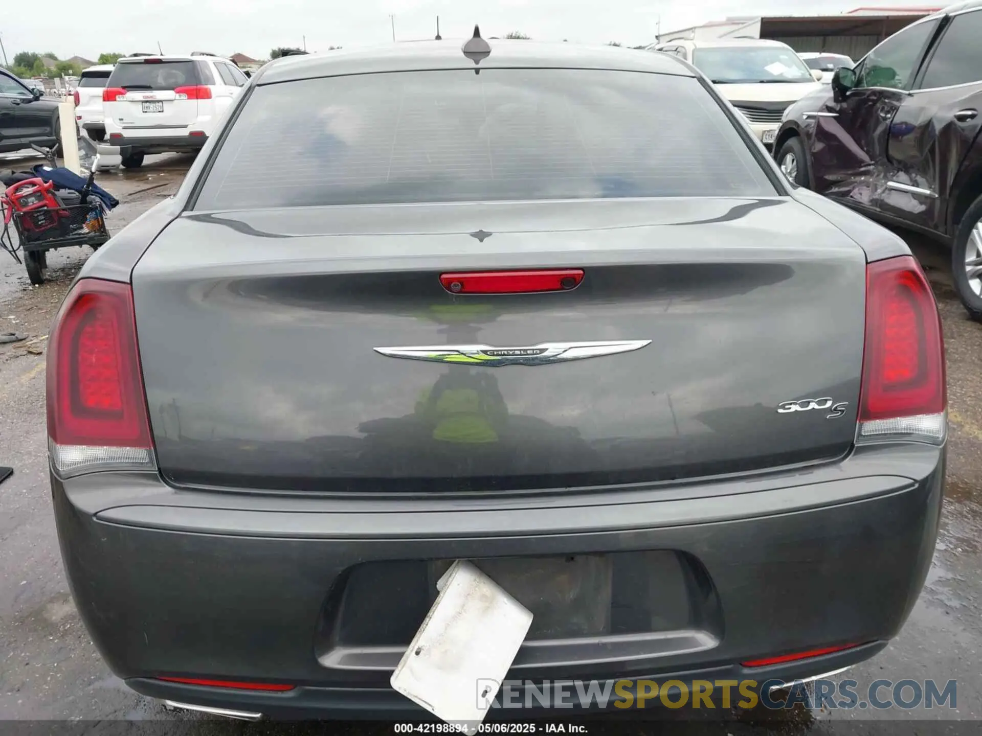 16 Photograph of a damaged car 2C3CCABG0KH516446 CHRYSLER 300 2019
