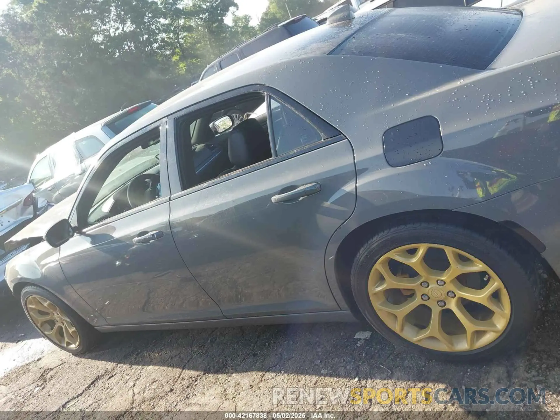 15 Photograph of a damaged car 2C3CCABG0KH559734 CHRYSLER 300 2019