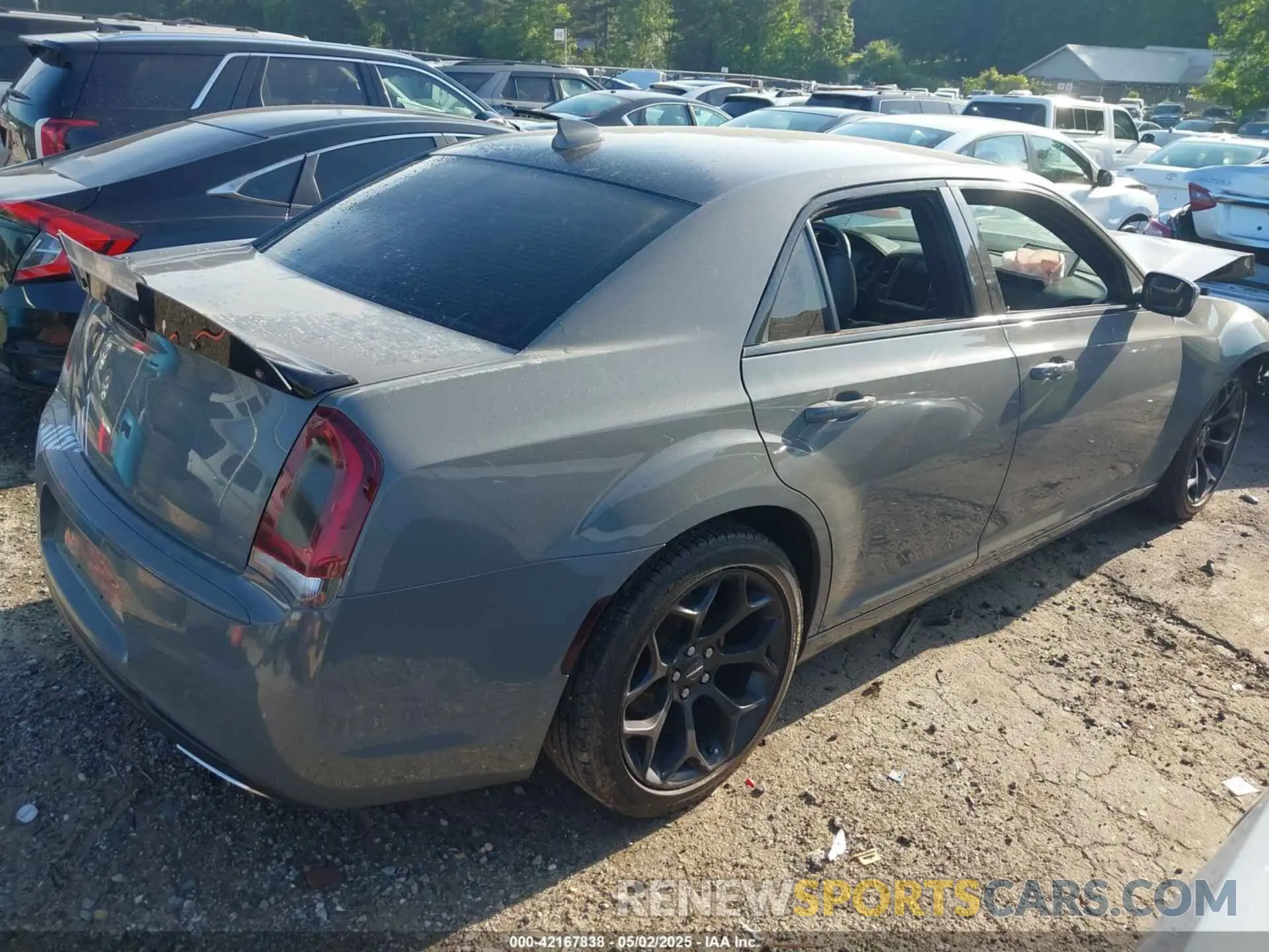 4 Photograph of a damaged car 2C3CCABG0KH559734 CHRYSLER 300 2019