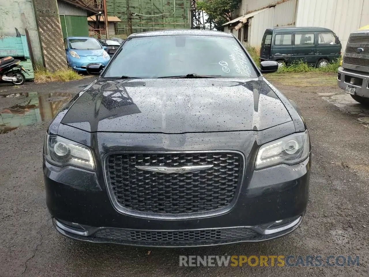 5 Photograph of a damaged car 2C3CCABG0KH562942 CHRYSLER 300 2019