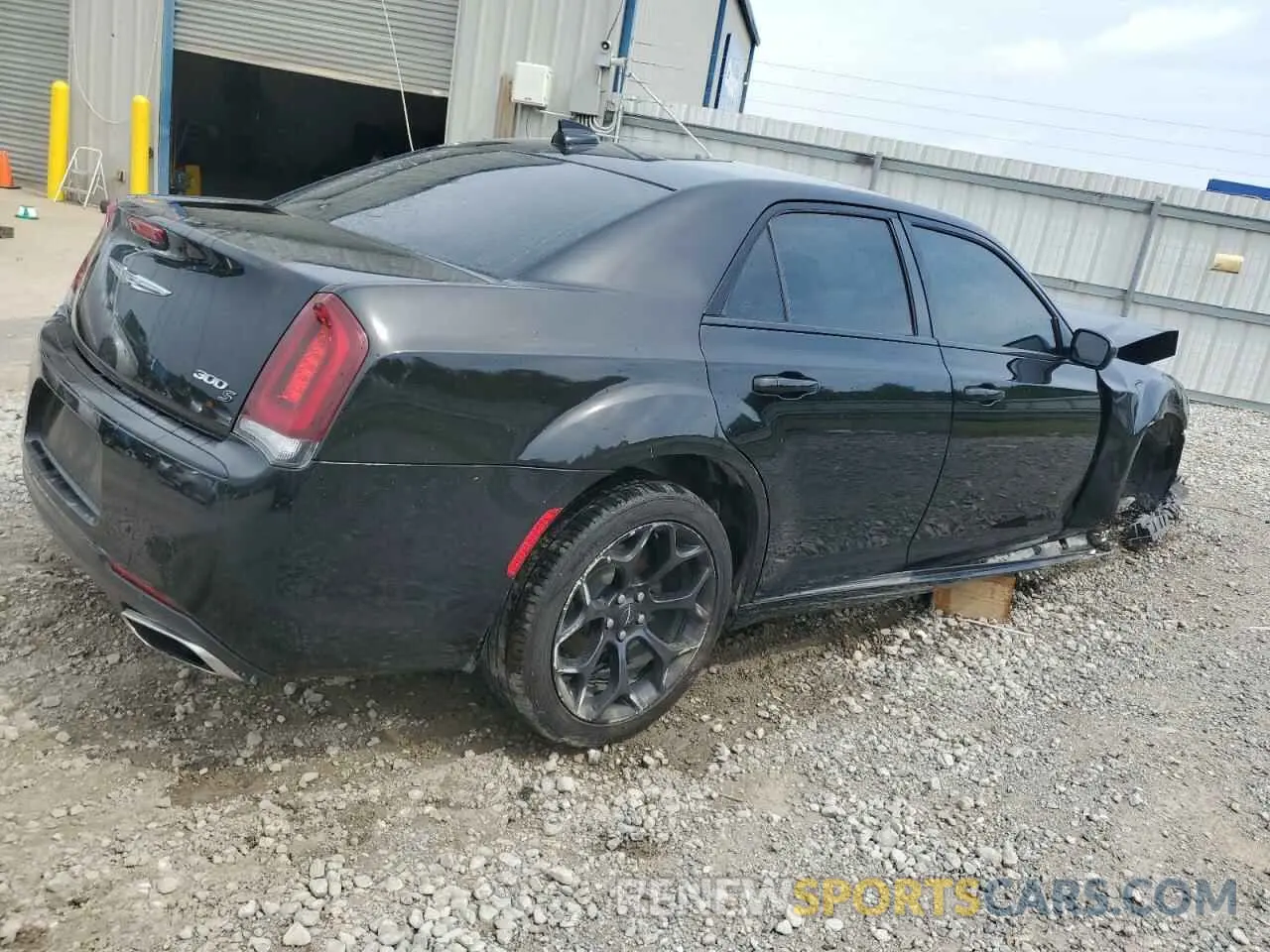3 Photograph of a damaged car 2C3CCABG0KH565971 CHRYSLER 300 2019