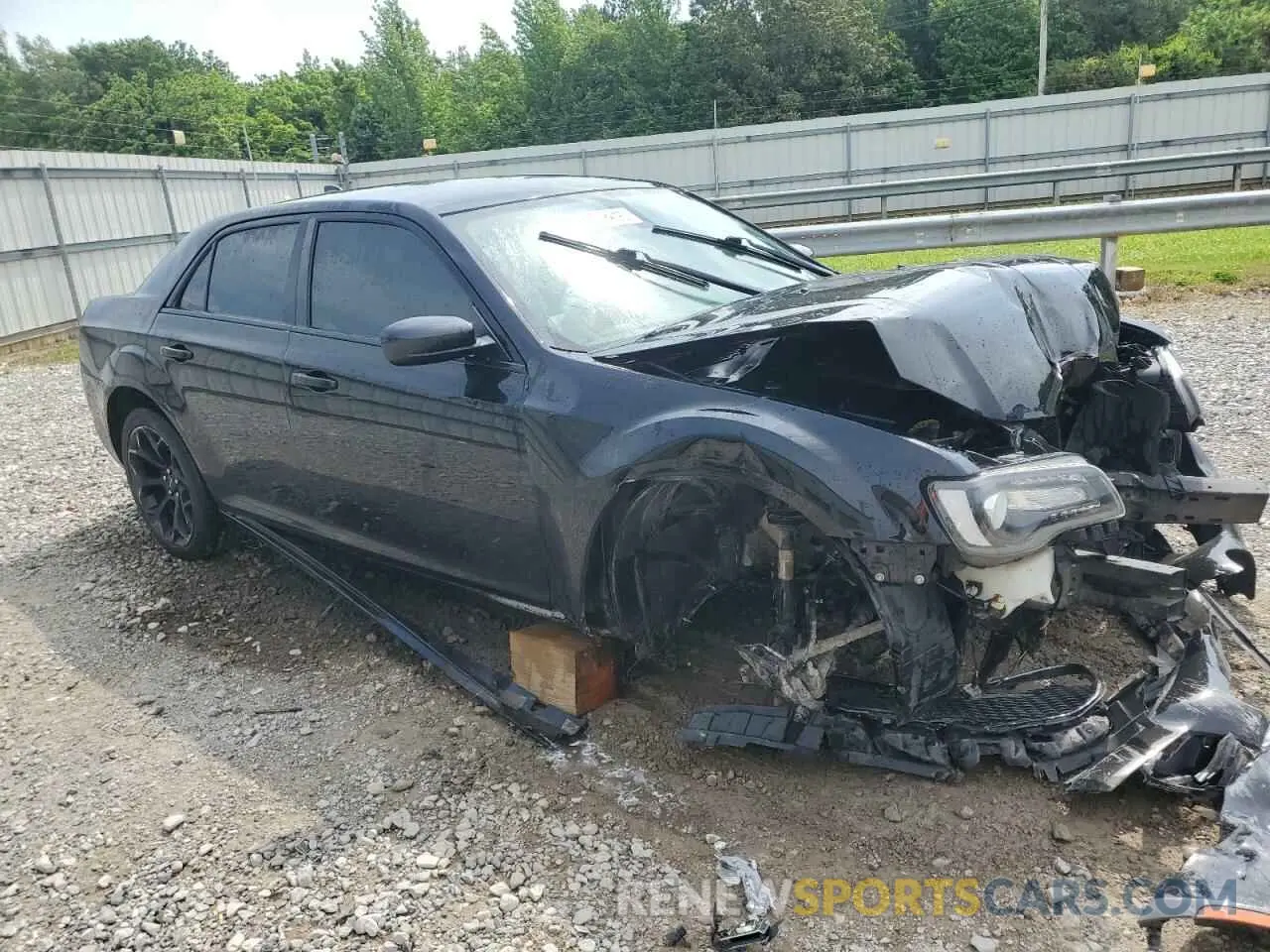 4 Photograph of a damaged car 2C3CCABG0KH565971 CHRYSLER 300 2019