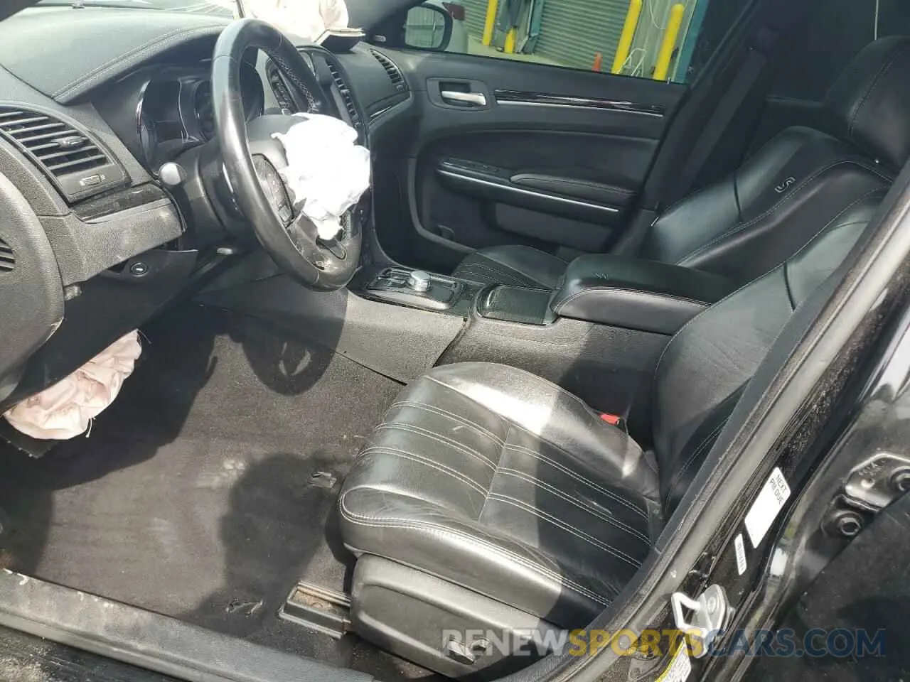 7 Photograph of a damaged car 2C3CCABG0KH565971 CHRYSLER 300 2019