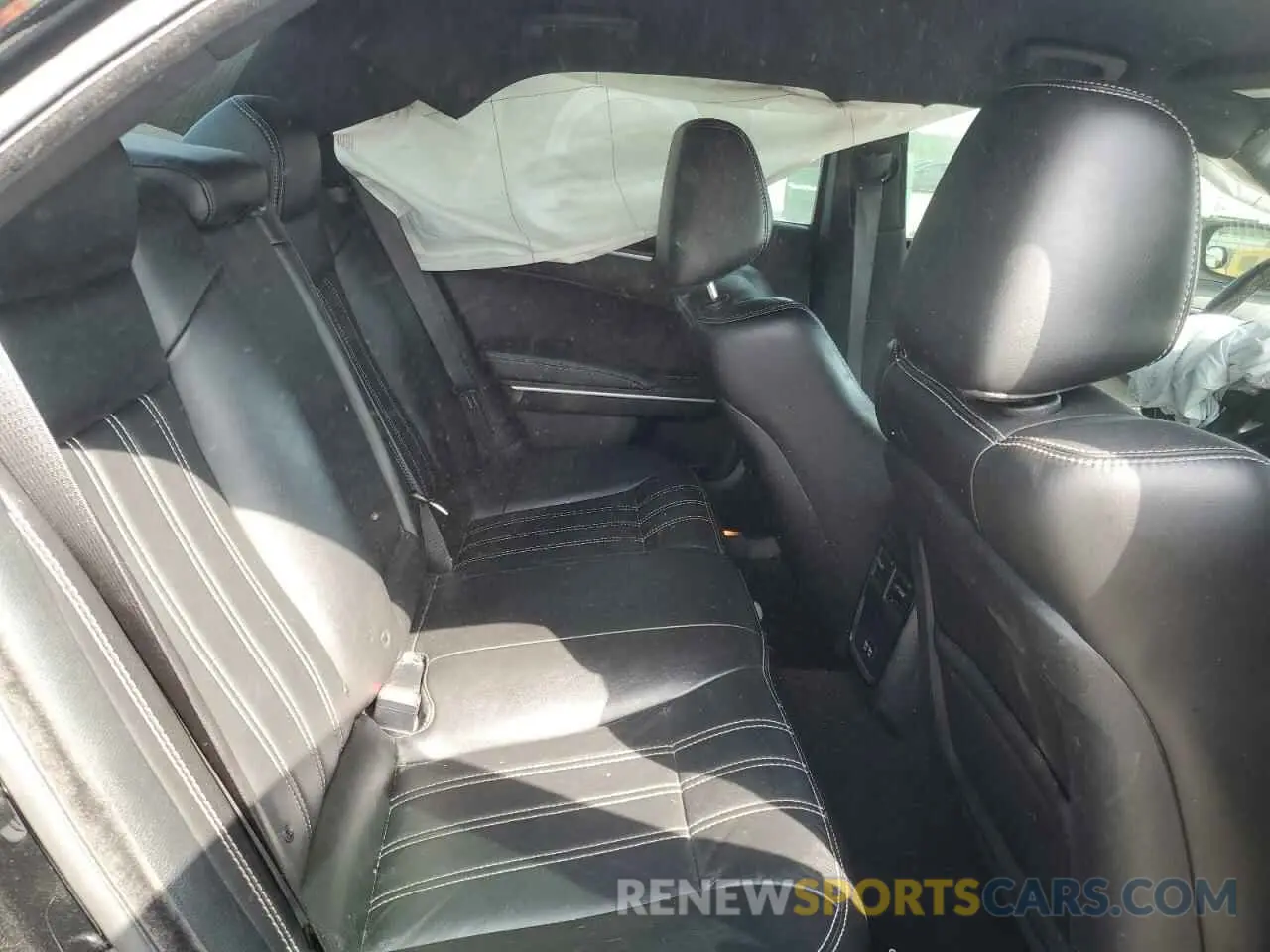 10 Photograph of a damaged car 2C3CCABG0KH635016 CHRYSLER 300 2019