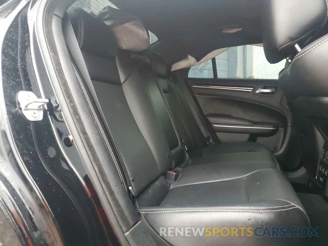 10 Photograph of a damaged car 2C3CCABG1KH548418 CHRYSLER 300 2019