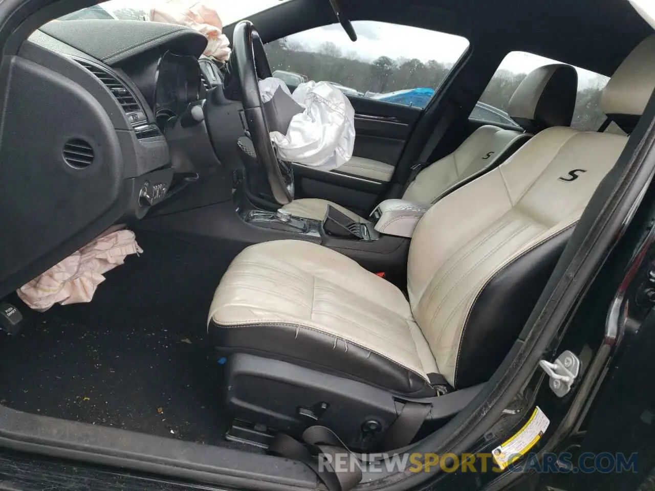 7 Photograph of a damaged car 2C3CCABG1KH577854 CHRYSLER 300 2019