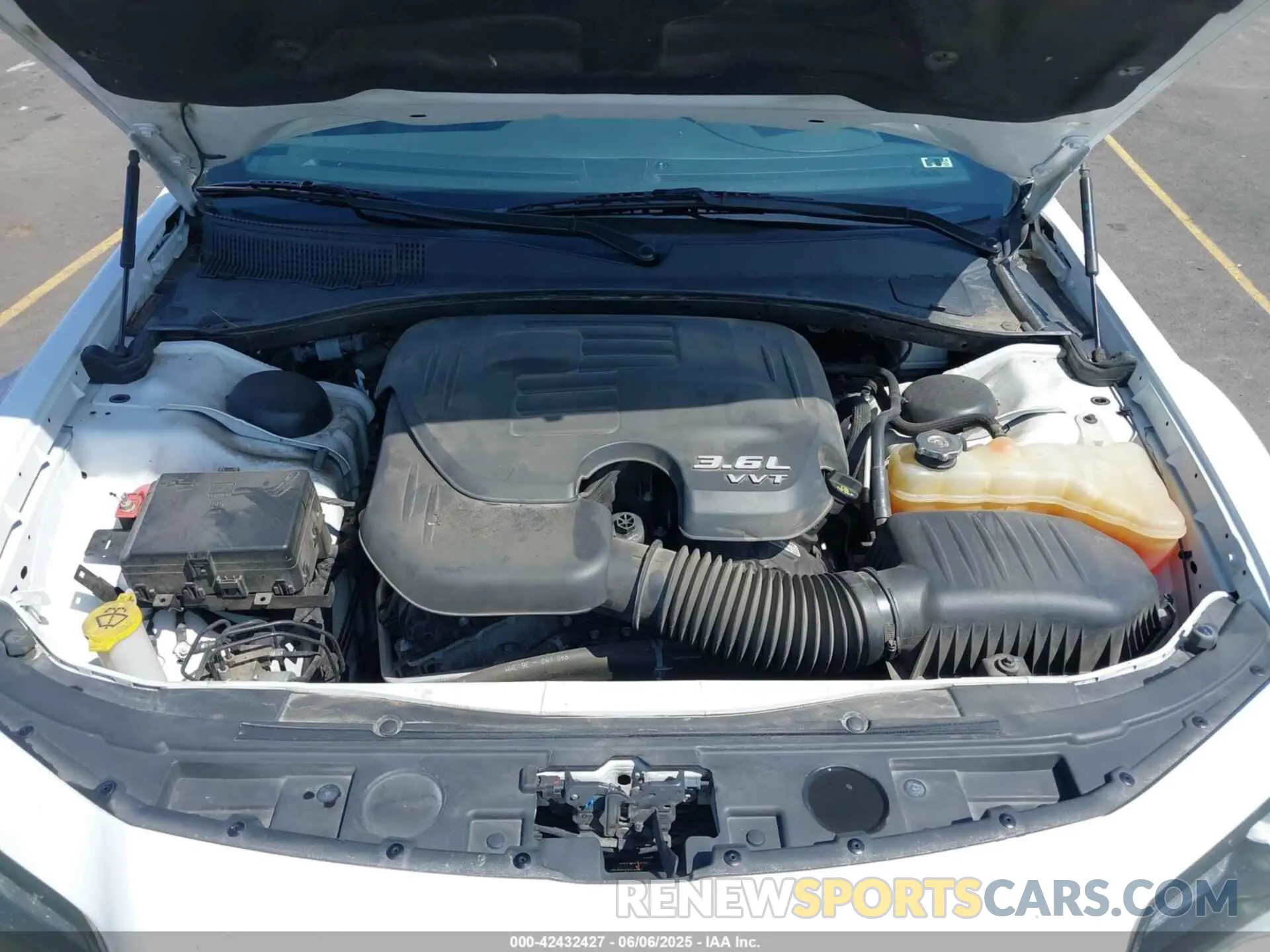 10 Photograph of a damaged car 2C3CCABG2KH565180 CHRYSLER 300 2019