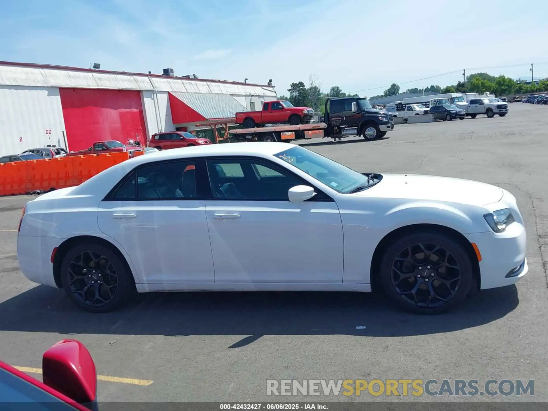 13 Photograph of a damaged car 2C3CCABG2KH565180 CHRYSLER 300 2019