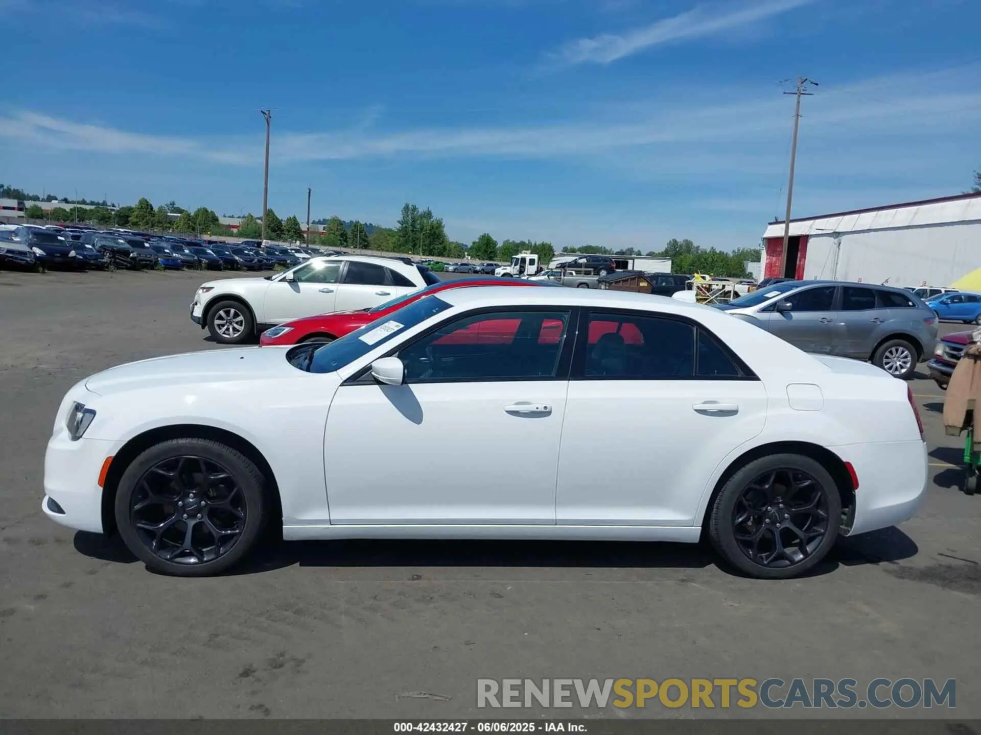 14 Photograph of a damaged car 2C3CCABG2KH565180 CHRYSLER 300 2019