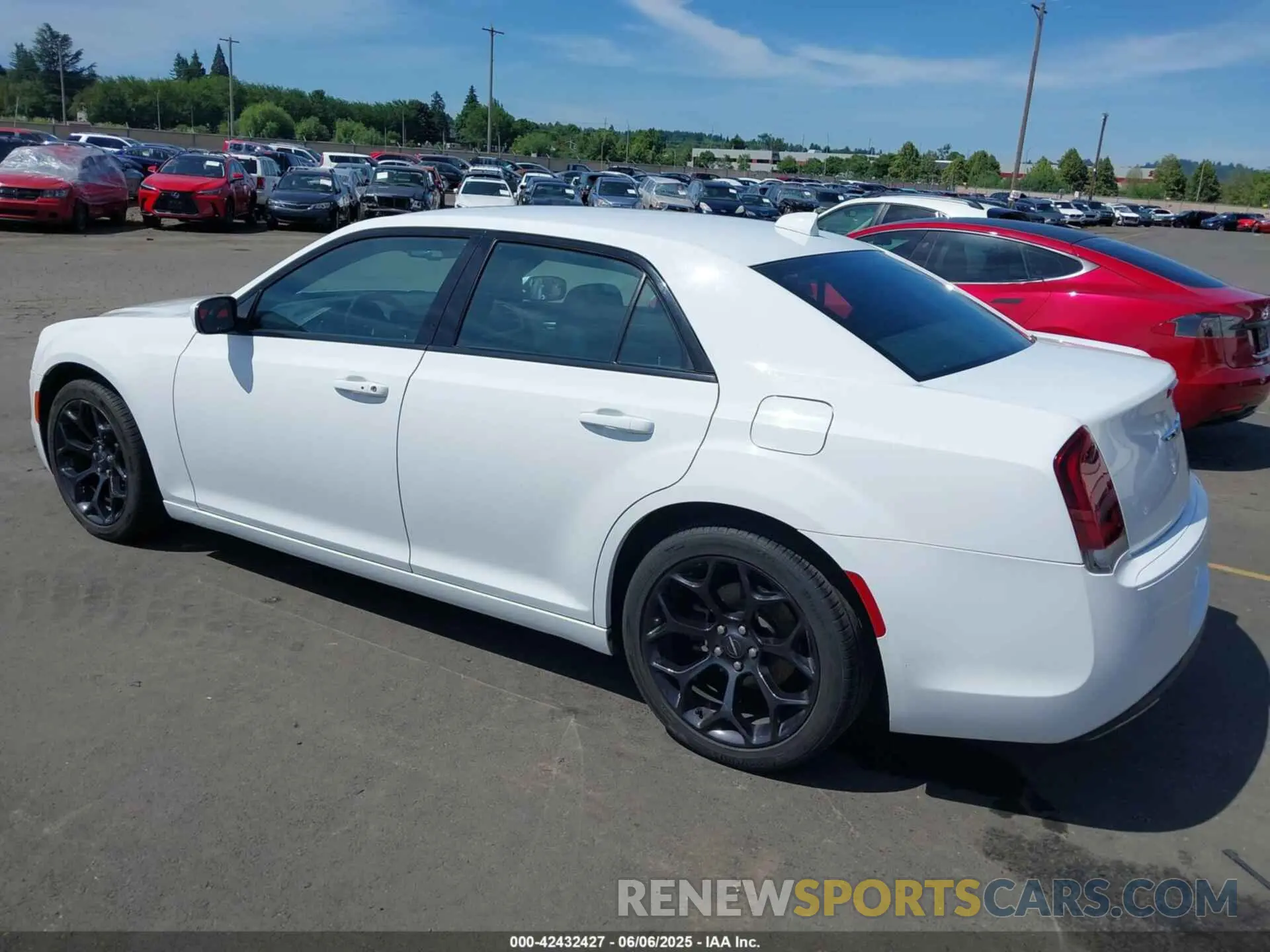 3 Photograph of a damaged car 2C3CCABG2KH565180 CHRYSLER 300 2019
