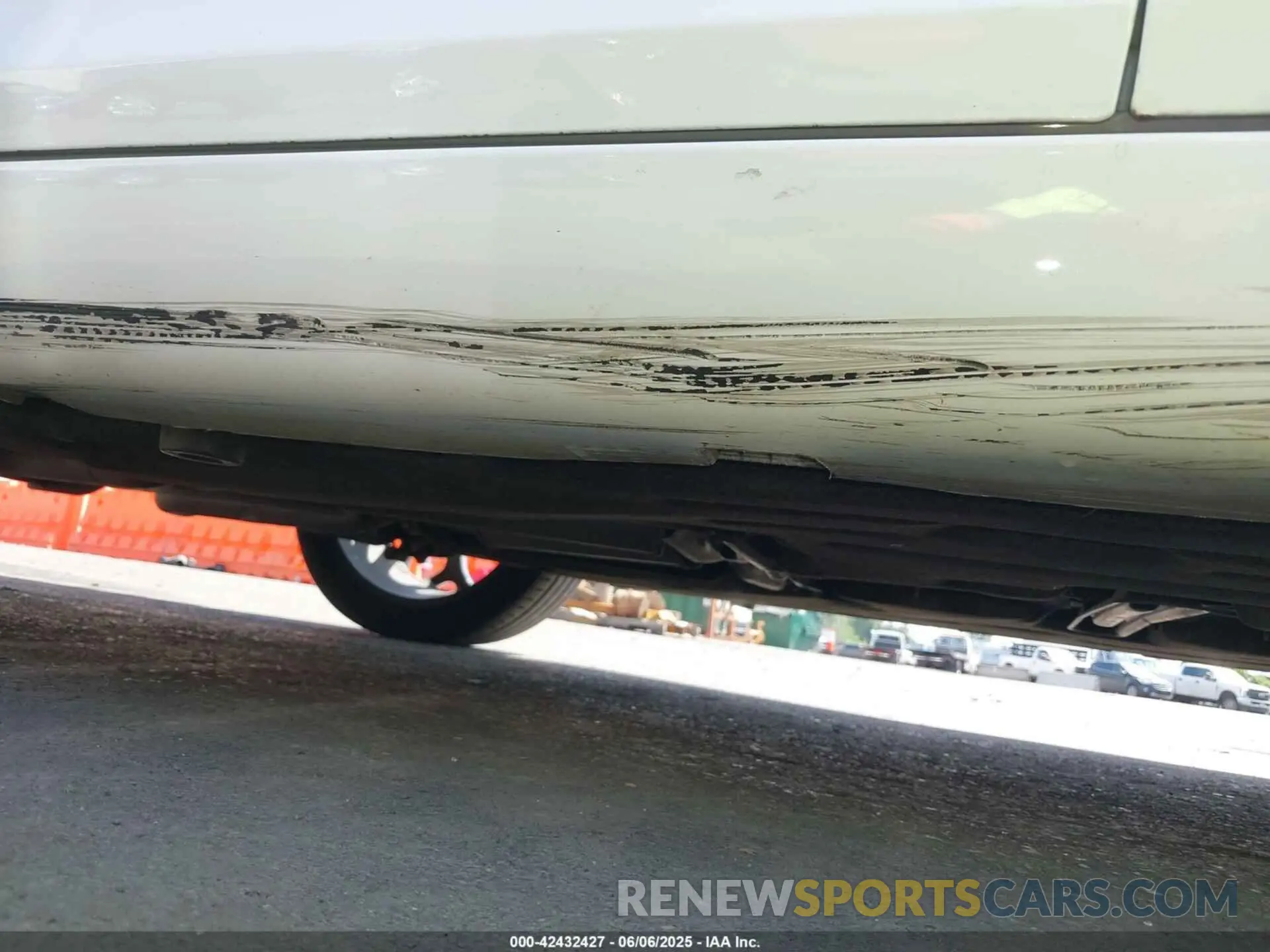 6 Photograph of a damaged car 2C3CCABG2KH565180 CHRYSLER 300 2019
