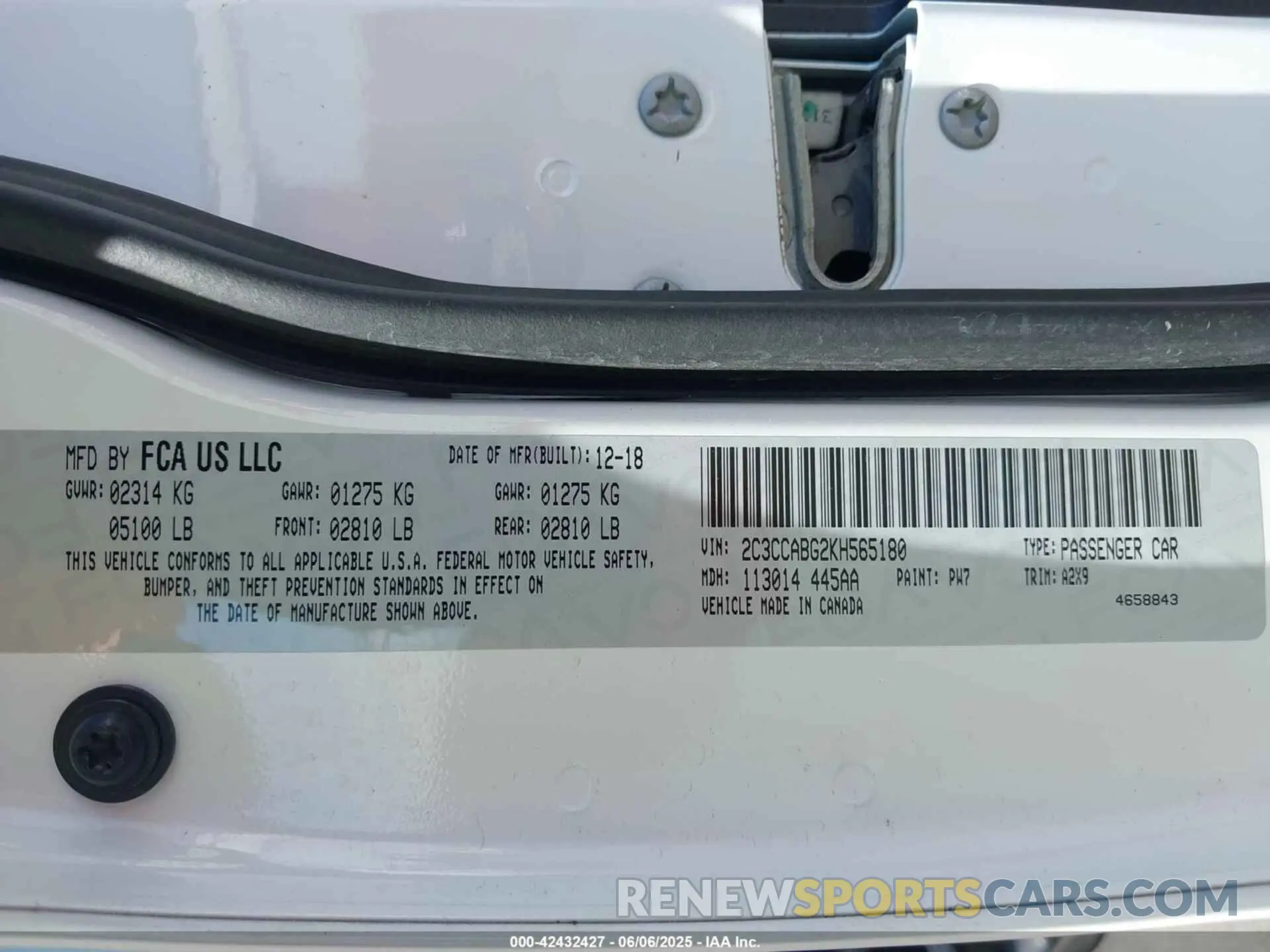 9 Photograph of a damaged car 2C3CCABG2KH565180 CHRYSLER 300 2019