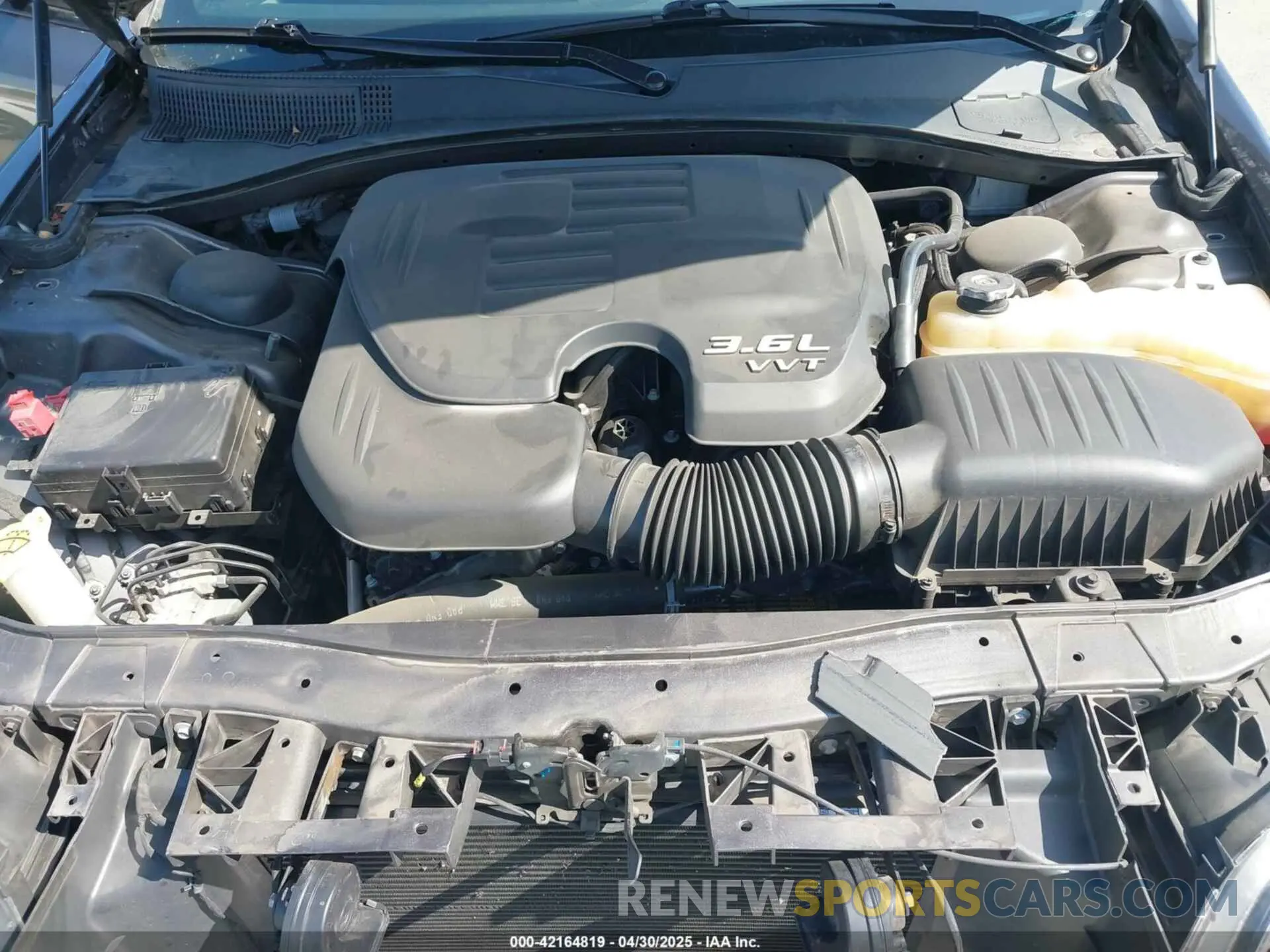 10 Photograph of a damaged car 2C3CCABG2KH590239 CHRYSLER 300 2019