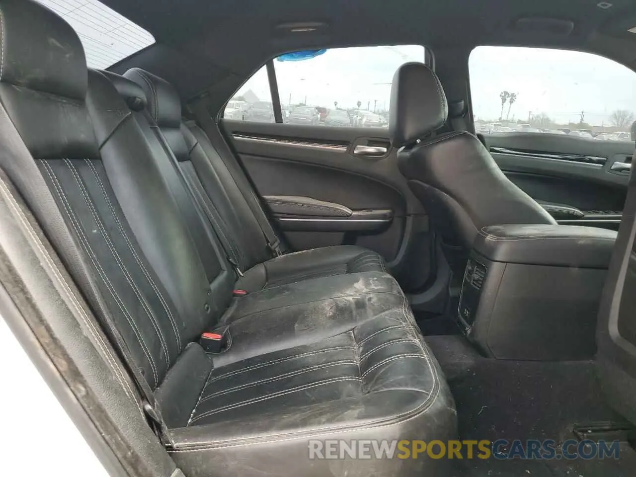11 Photograph of a damaged car 2C3CCABG3KH566175 CHRYSLER 300 2019