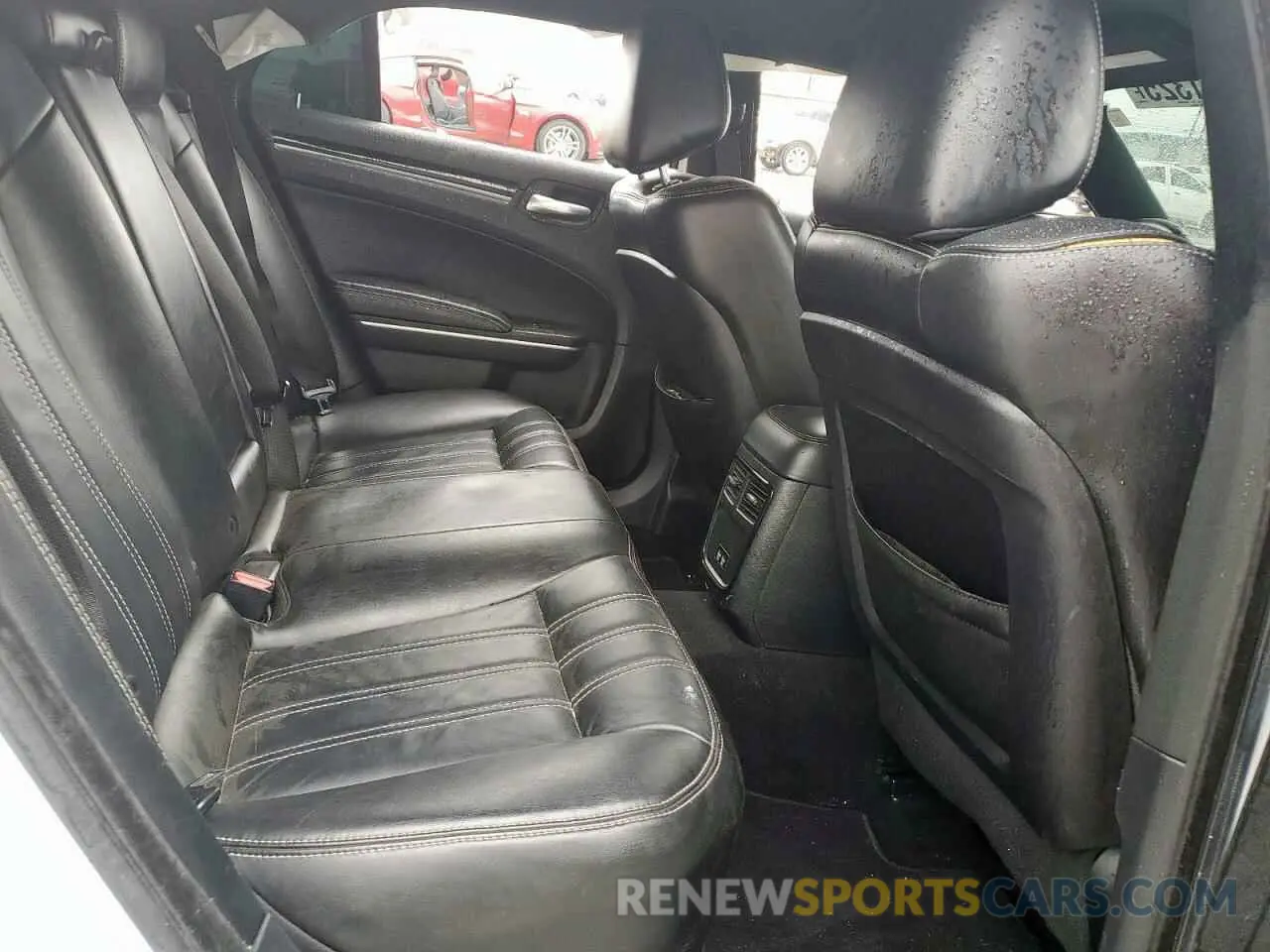 10 Photograph of a damaged car 2C3CCABG3KH628657 CHRYSLER 300 2019