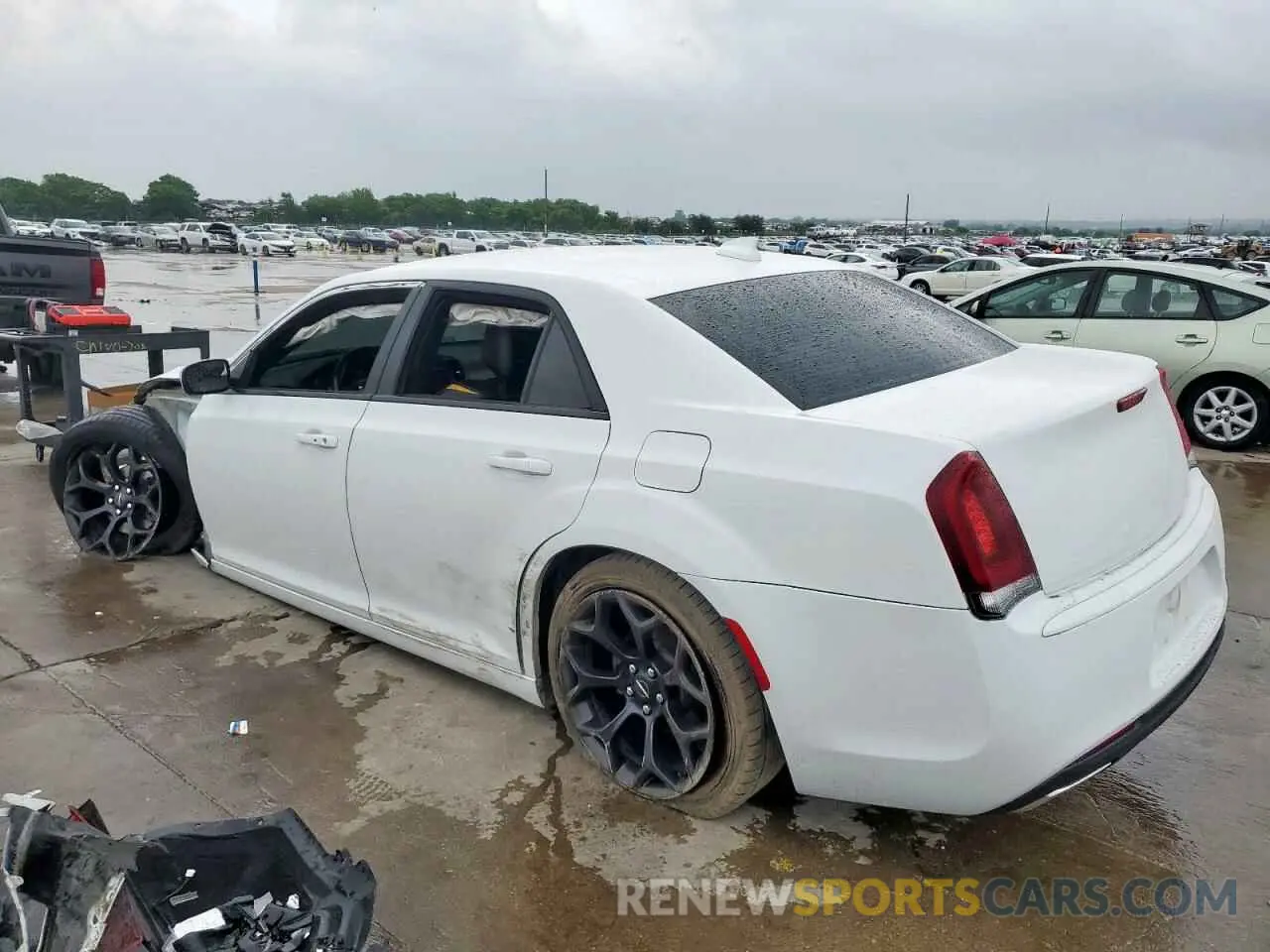 2 Photograph of a damaged car 2C3CCABG3KH628657 CHRYSLER 300 2019