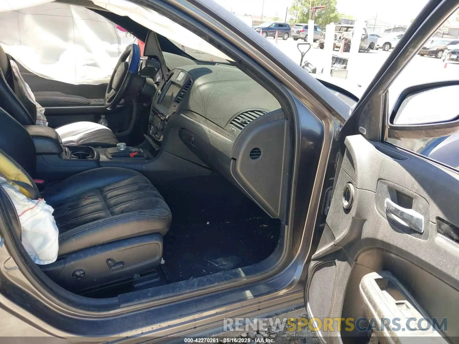 5 Photograph of a damaged car 2C3CCABG3KH654014 CHRYSLER 300 2019