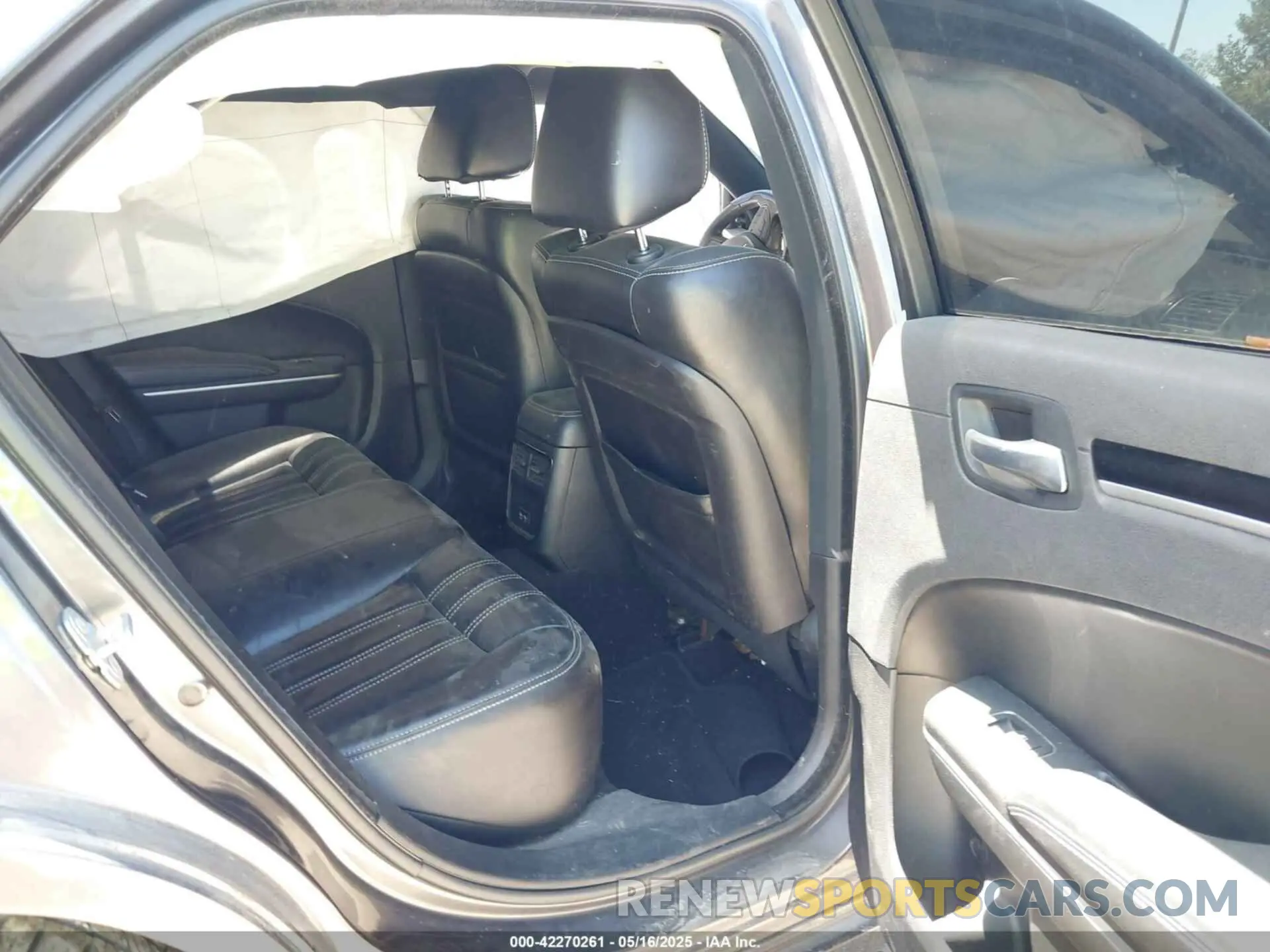8 Photograph of a damaged car 2C3CCABG3KH654014 CHRYSLER 300 2019