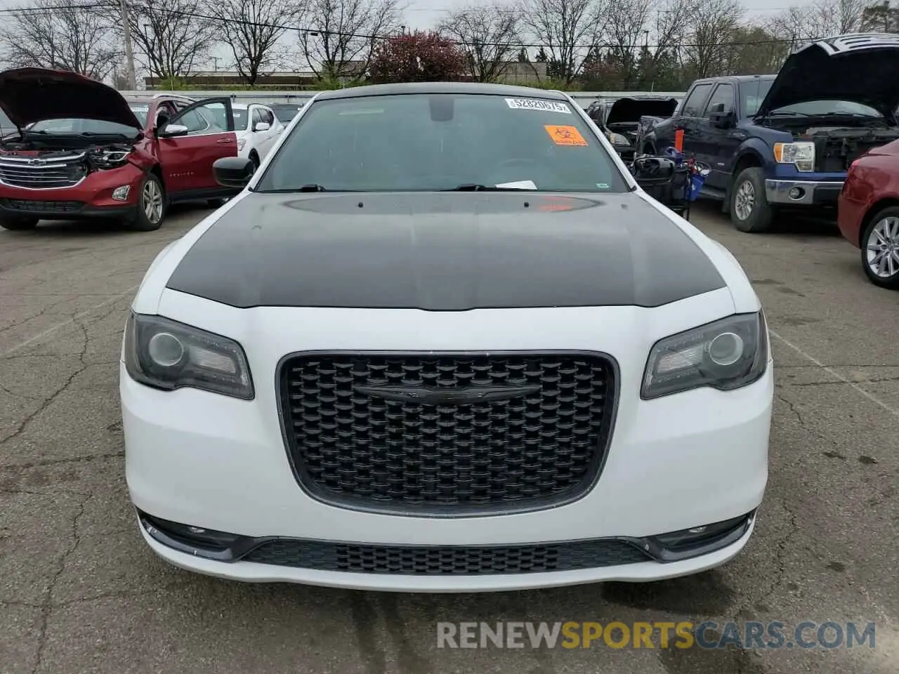 5 Photograph of a damaged car 2C3CCABG4KH618056 CHRYSLER 300 2019