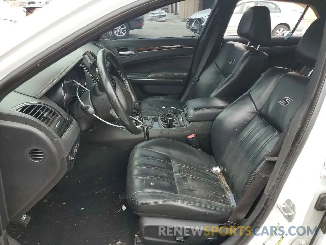 7 Photograph of a damaged car 2C3CCABG4KH618056 CHRYSLER 300 2019
