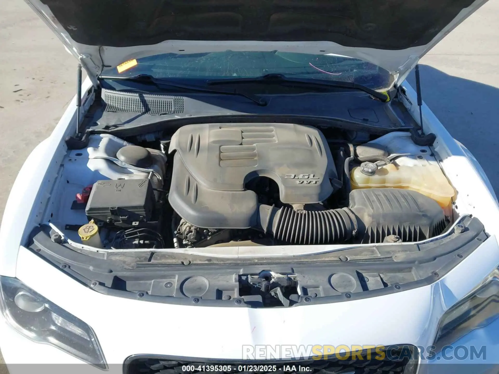 10 Photograph of a damaged car 2C3CCABG4KH619689 CHRYSLER 300 2019