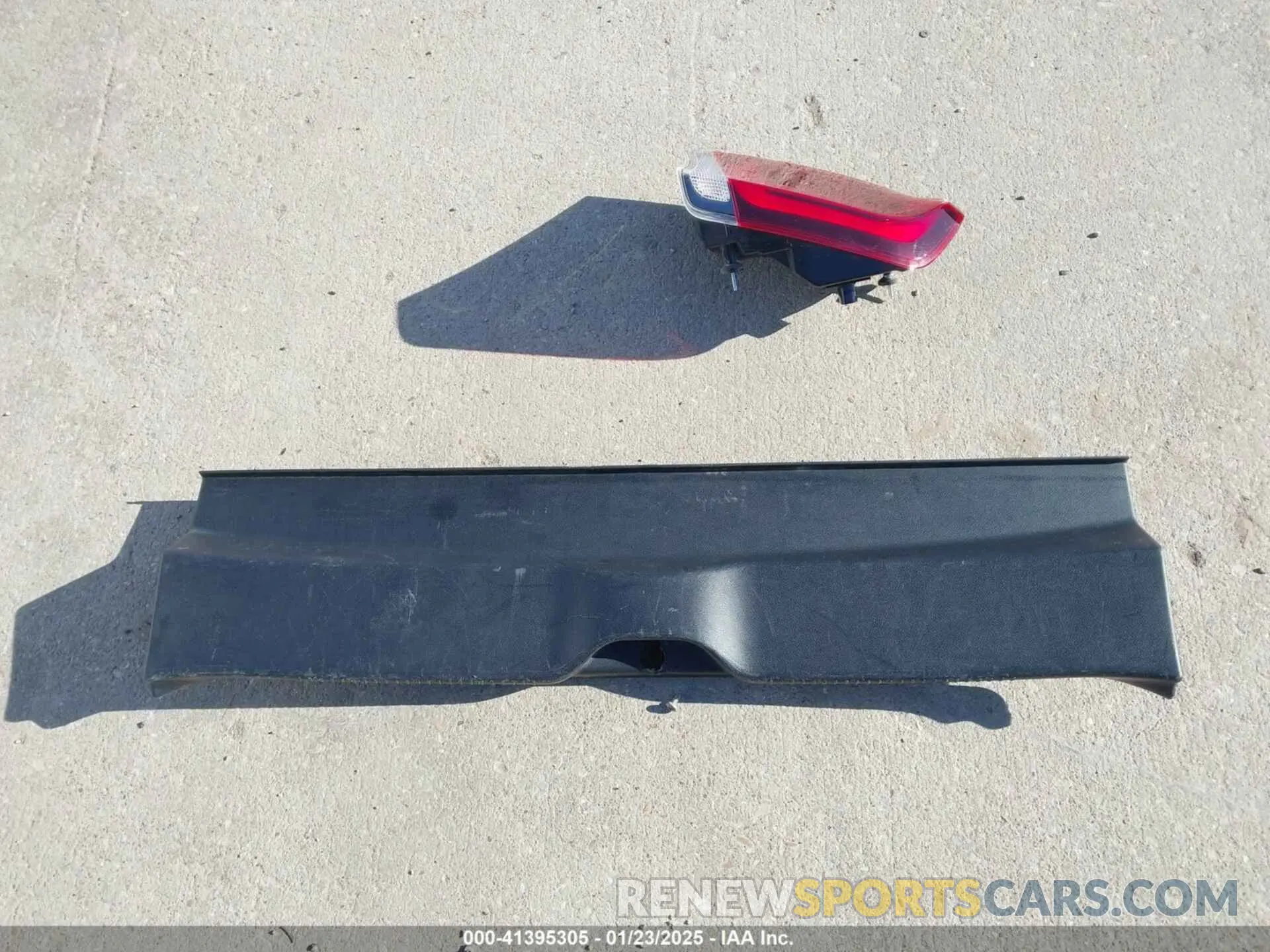 12 Photograph of a damaged car 2C3CCABG4KH619689 CHRYSLER 300 2019
