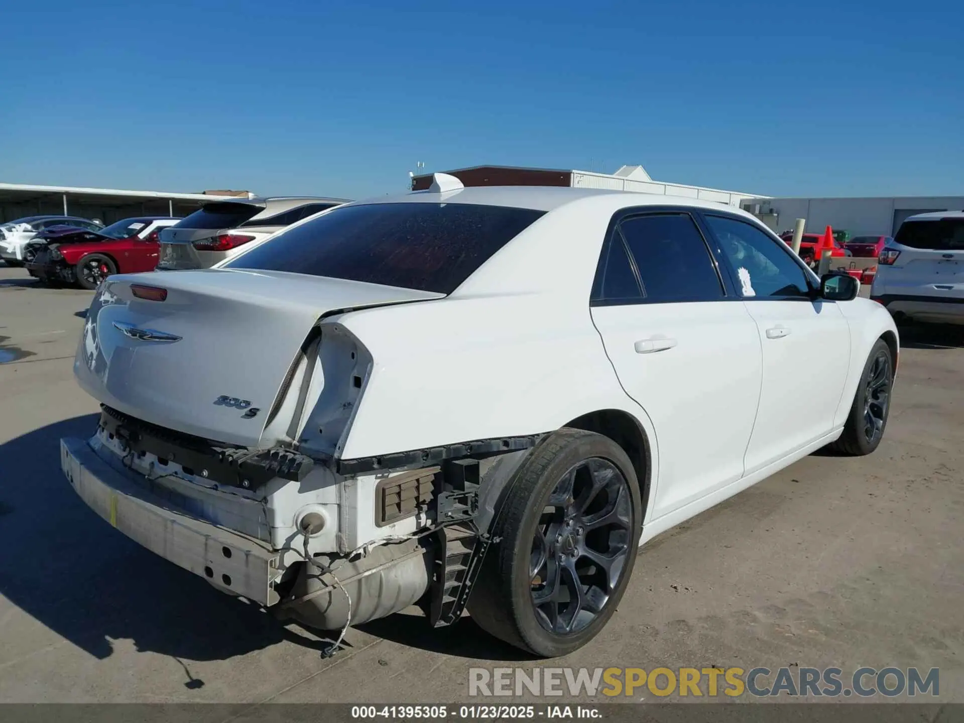 4 Photograph of a damaged car 2C3CCABG4KH619689 CHRYSLER 300 2019