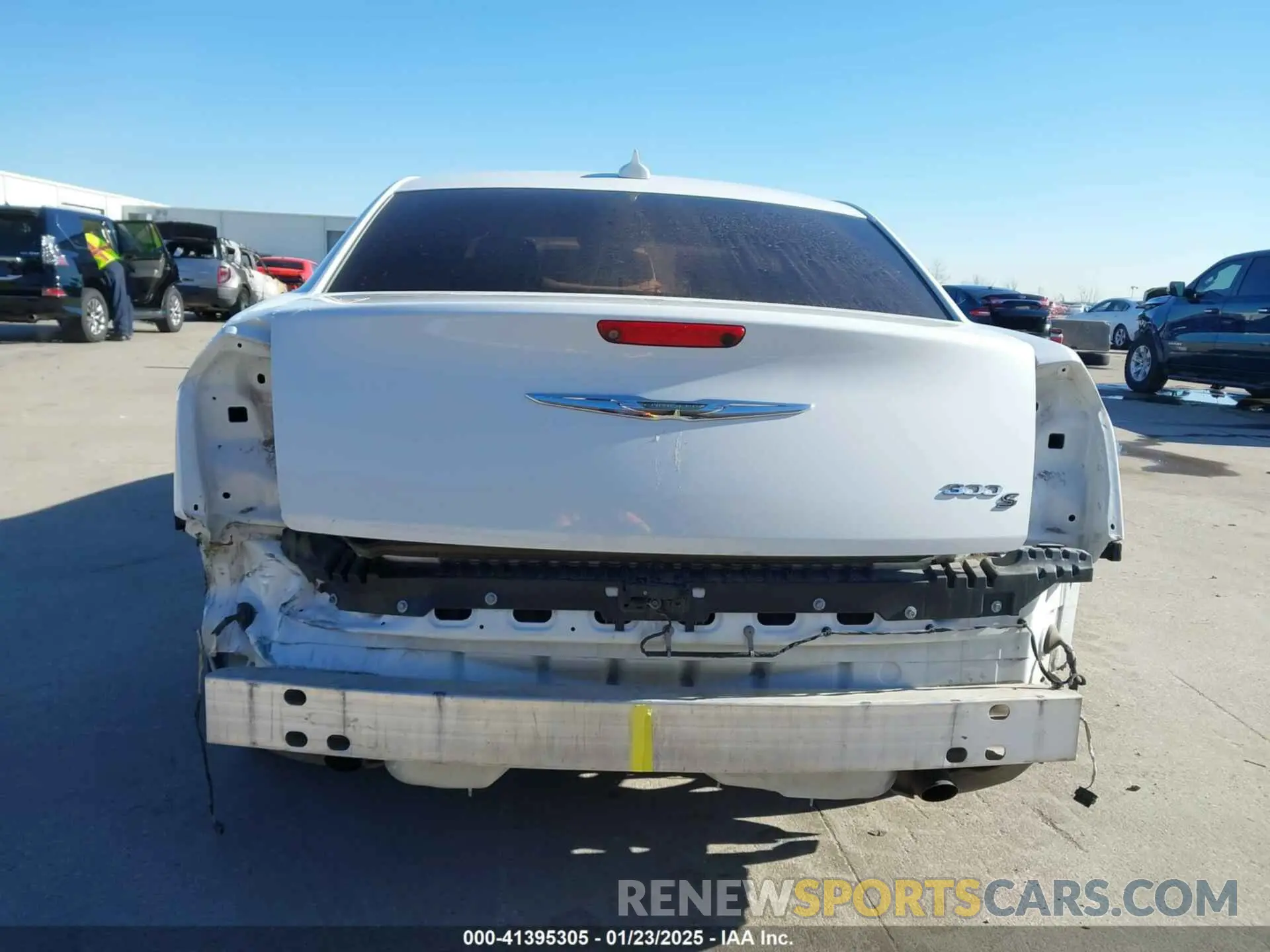 6 Photograph of a damaged car 2C3CCABG4KH619689 CHRYSLER 300 2019