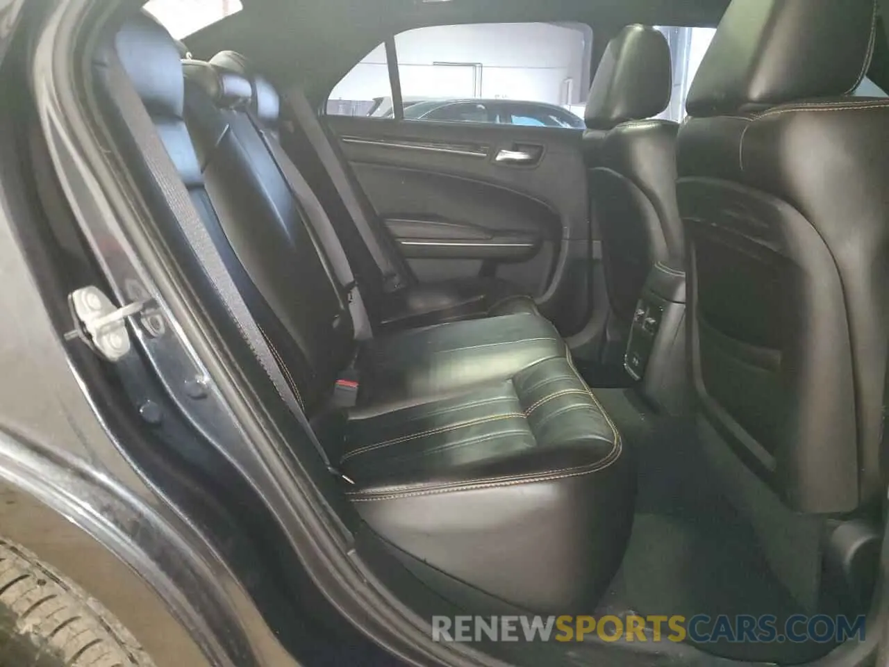 10 Photograph of a damaged car 2C3CCABG4KH640476 CHRYSLER 300 2019